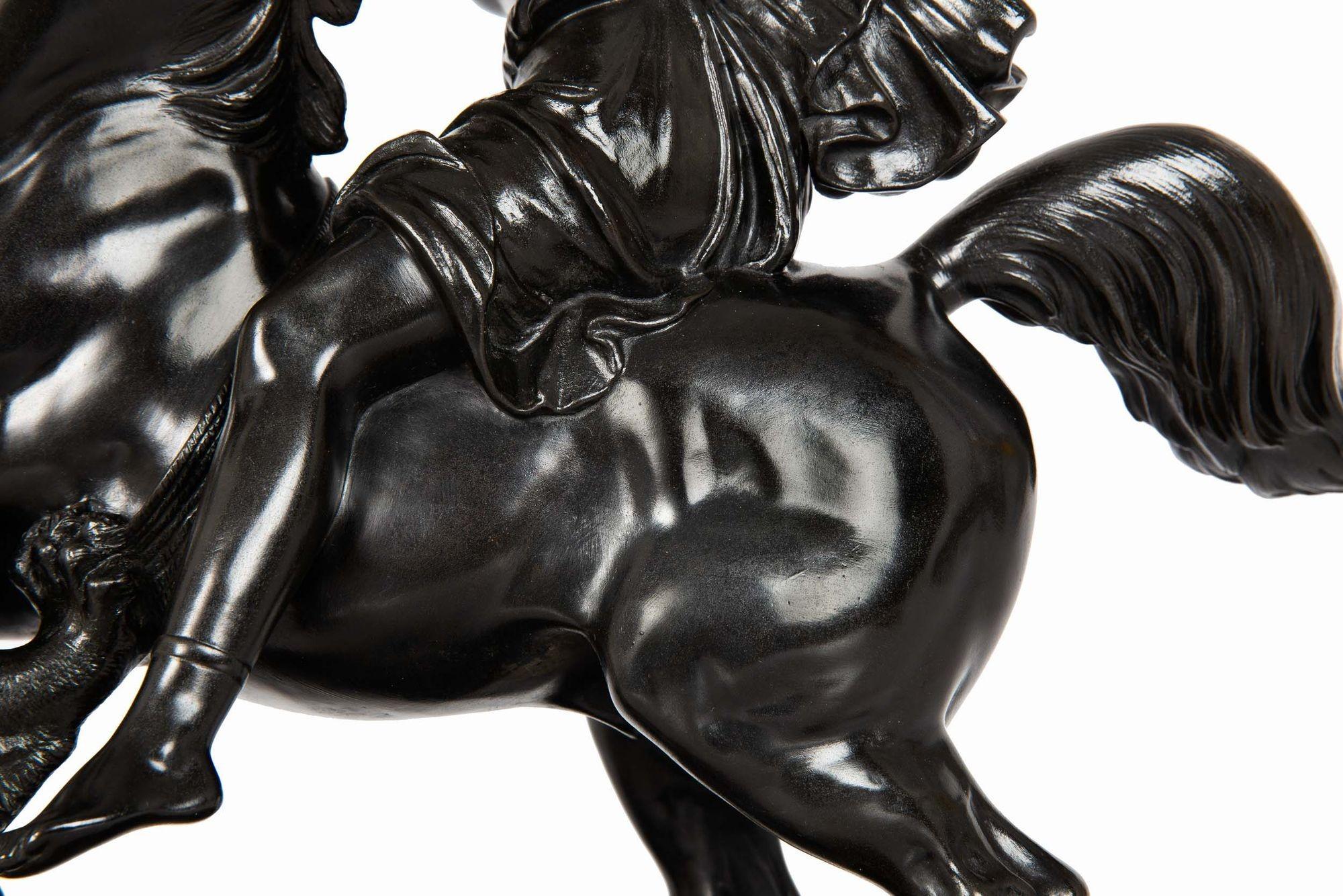 « Amazonien combattant un tigre » - Sculpture allemande en bronze ancien d'August Kiss en vente 2