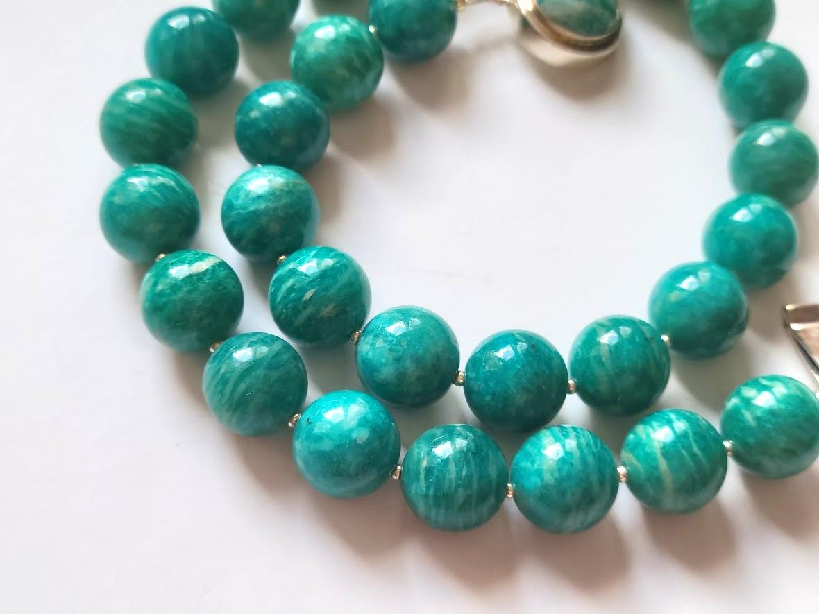 The length of the necklace is 18 inches (45.7 cm). The size of the smooth round beads is 14 mm.
The color of the beads is bright blue-green, turquoise with unique white streaks. The color is authentic and natural. No thermal or other mechanical