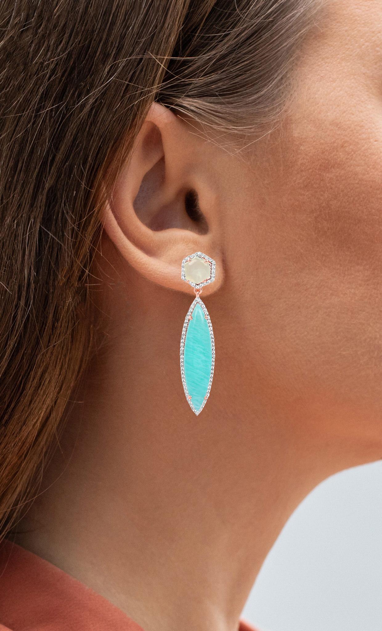 It comes with the Gemological Appraisal by GIA GG/AJP
All gemstones are natural
2 Amazonites = 15.60 Carats
2 Prehnites = 4.00 Carats
168 White Topazes = 0.82 Carats
Metal: 14K Rose Gold Plated Sterling Silver
Dimensions: 46 x 10 x 6 mm