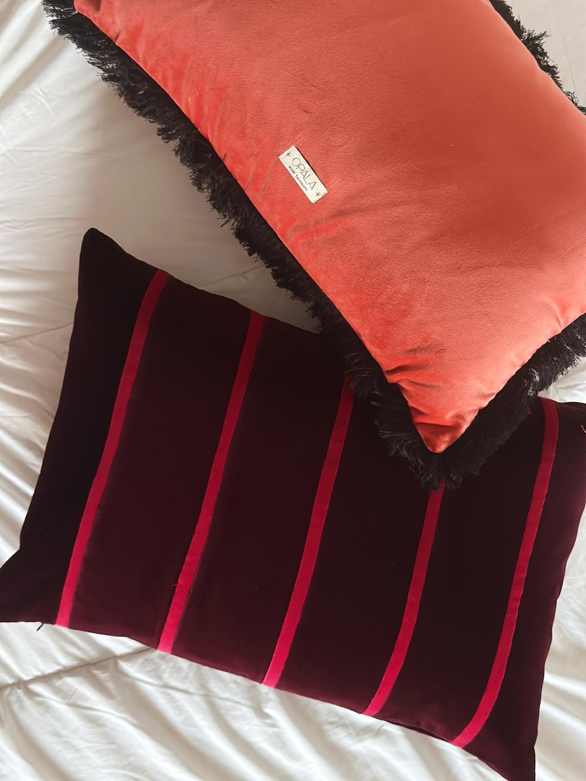 Moderno Cuscino decorativo AMAZONITE Dry verde e beige a righe in velluto deluxe fatto a mano in vendita