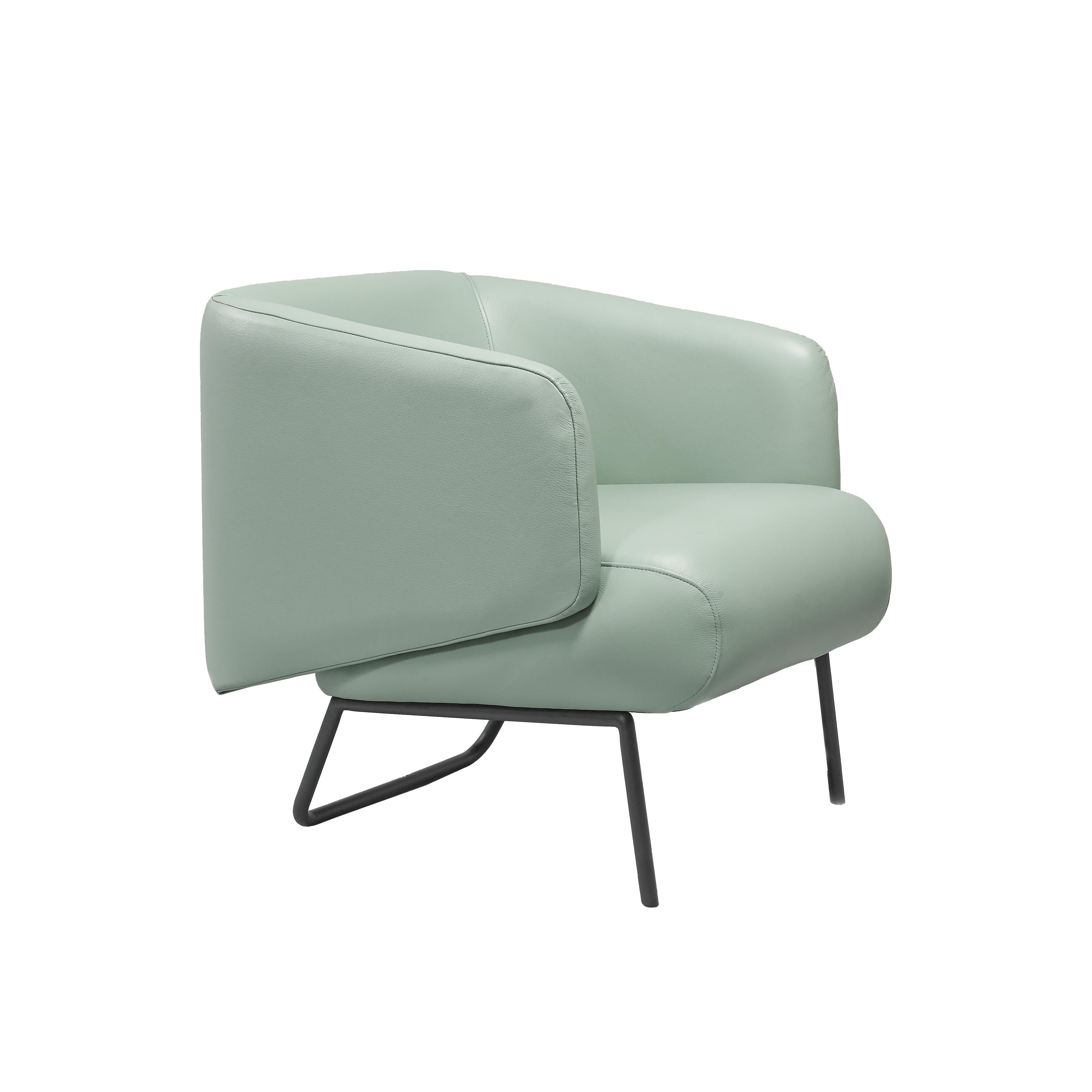 Murmurio, renowned for its innovative designs, has teamed up with Bow and Arrow Upholstery to unveil an exclusive furniture collection that seamlessly blends vintage aesthetics with traditional Portuguese craftsmanship.

The Ambar armchair is a