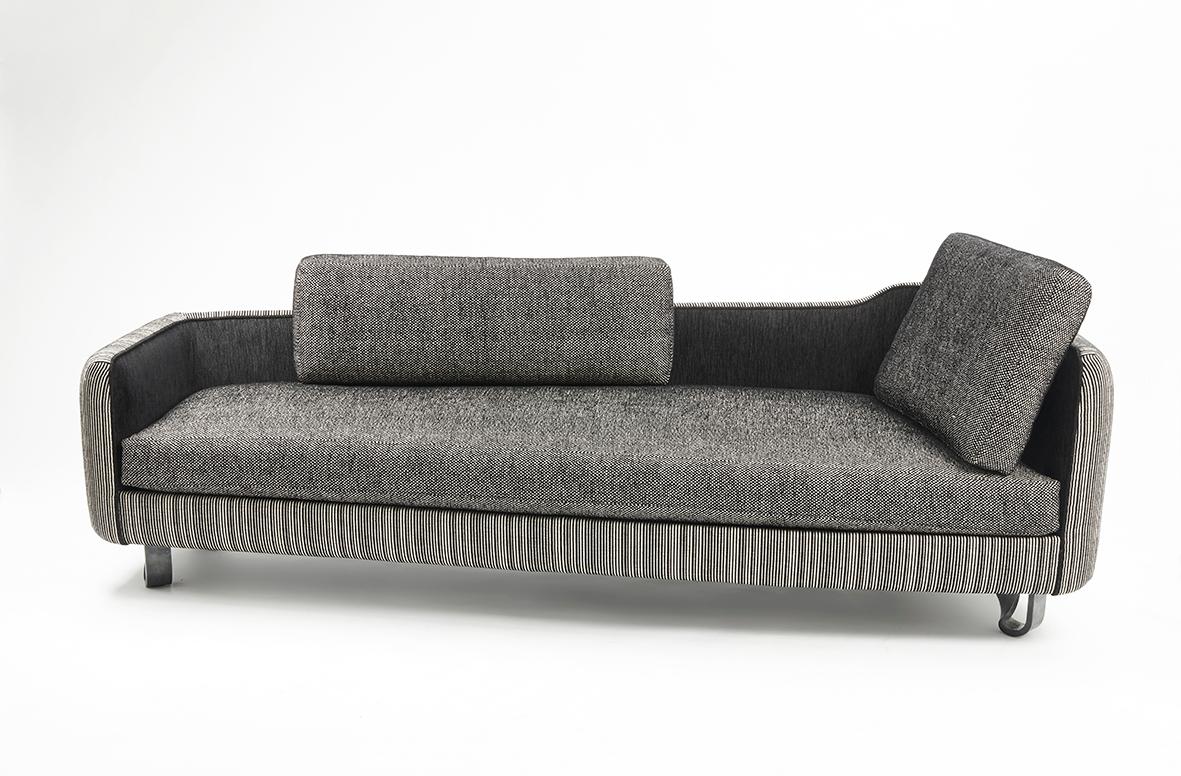 Ambassador chaise longue by Gisbert Pöppler
Dimensions: H62 (SH40) x W226 x D89 cm
Materials: Coil springs upholstered with padding and down, forged steel feet

Couched in the tradition of the finest craftsmanship, the Ambassador chaise lounge