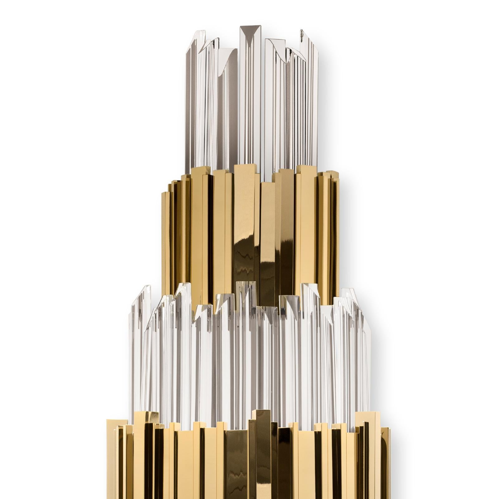 Wall lamp ambassador high with crystal glass and with three circular 
rows of gold plated polished brass rectangular sticks. With 7 bulbs, lamp 
holder type G9. 40 Watt max, for 220-240V. Bulbs not included.