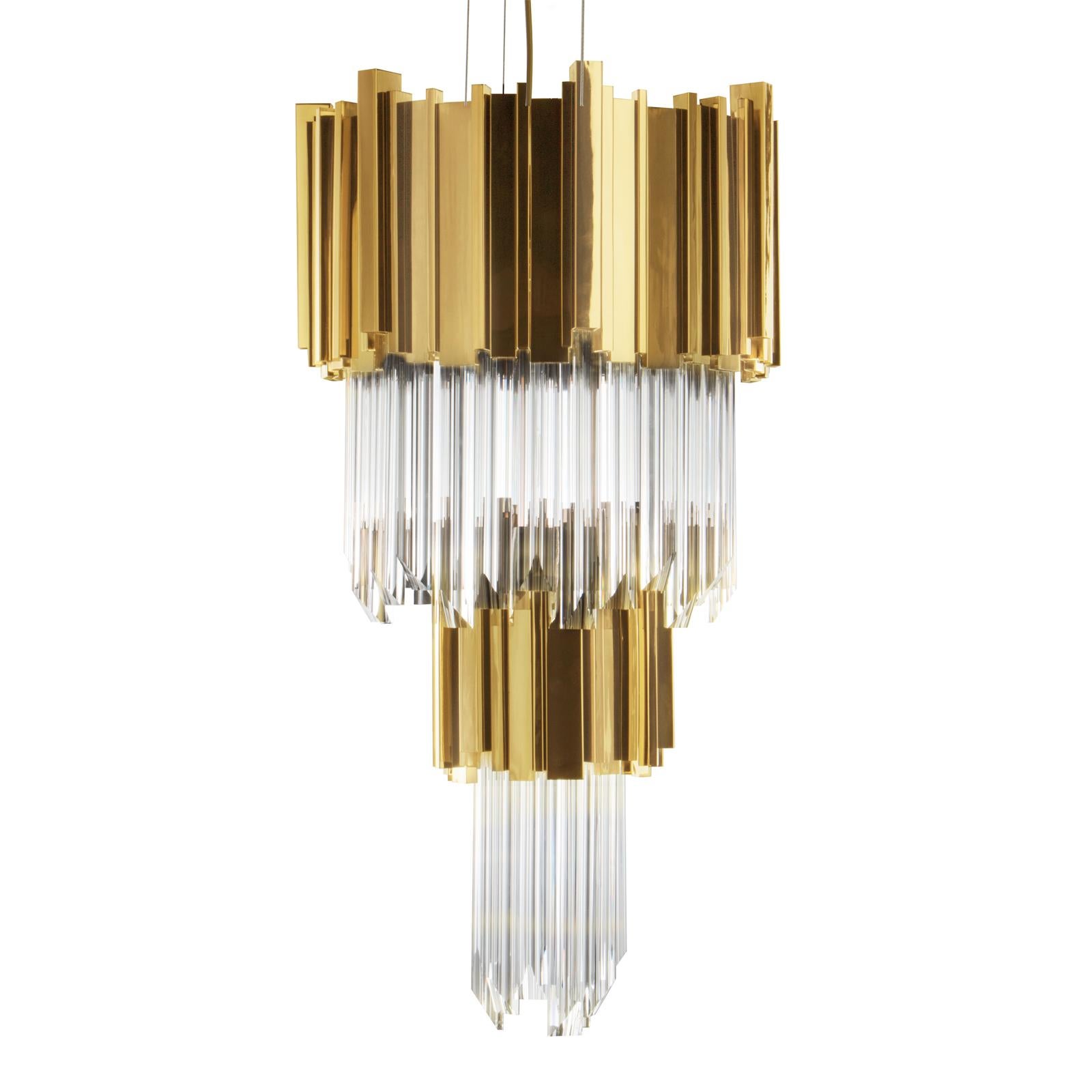 Medium pendant Ambassador with crystal glass pendants.
With 2 circular rows of gold-plated polished brass
rectangular sticks. With 6 bulbs, lamp holder type G9.
10 watt max, for 220-240V. Bulbs not included.
With steel ropes for hanging: 200cm