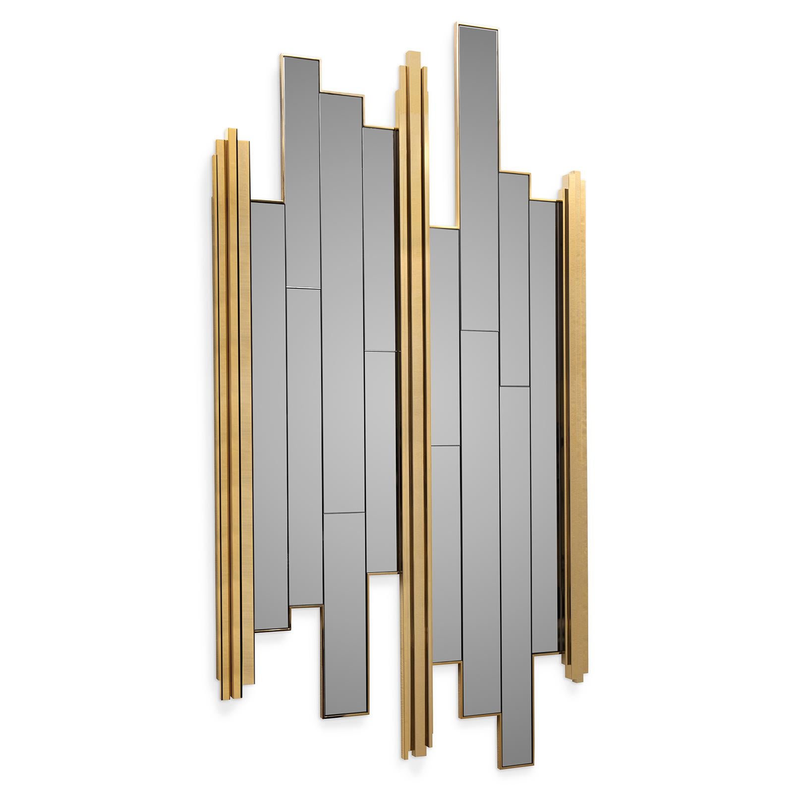 Mirror ambassador with solid brass frame and
solid brass rods shape in polished finish. With
mirror glass.