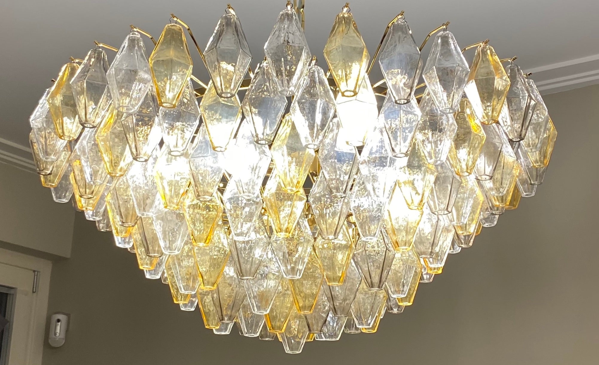 Bernstein und Grau Großer Poliedri Murano Glas Kronleuchter oder Deckenleuchte