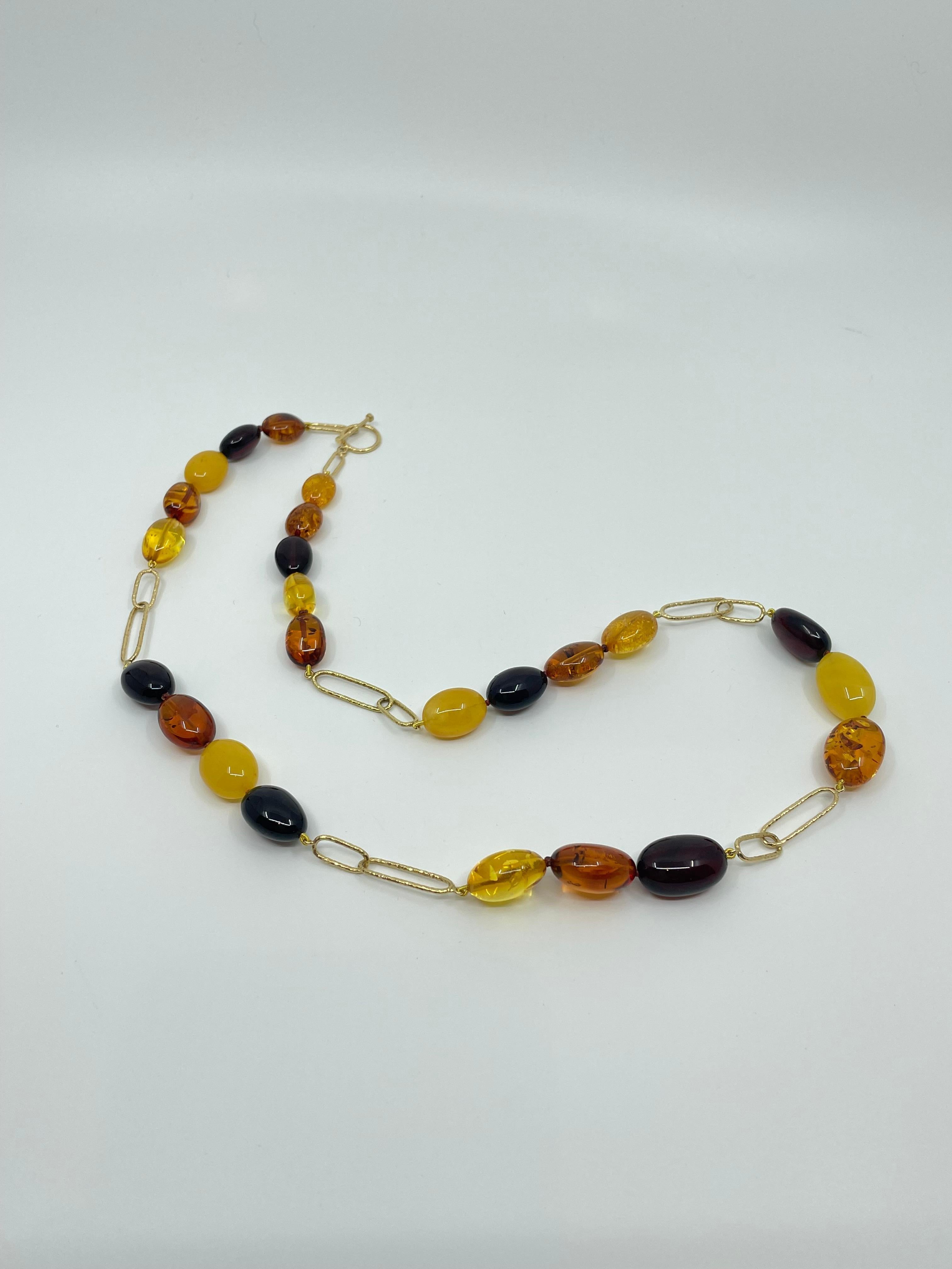Amber and Gold Links Necklace In New Condition For Sale In Central, HK