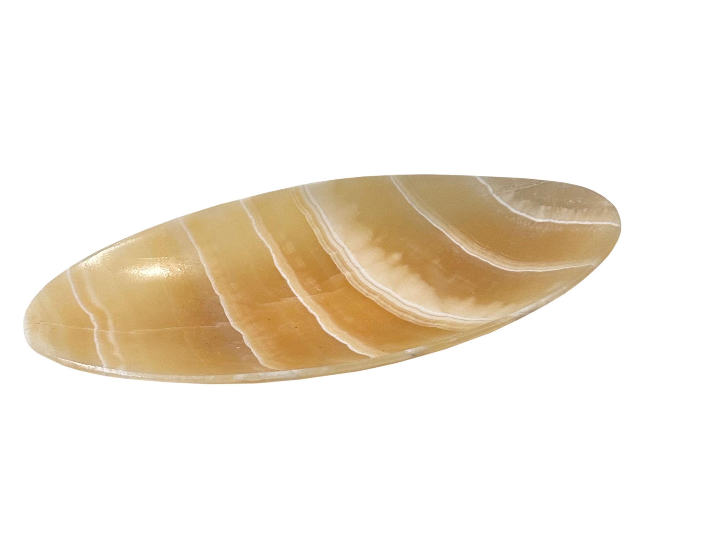 A vintage amber Araconite alabaster dish. This is the perfect size and shape for any type of table display. Italy, circa 1950s. 