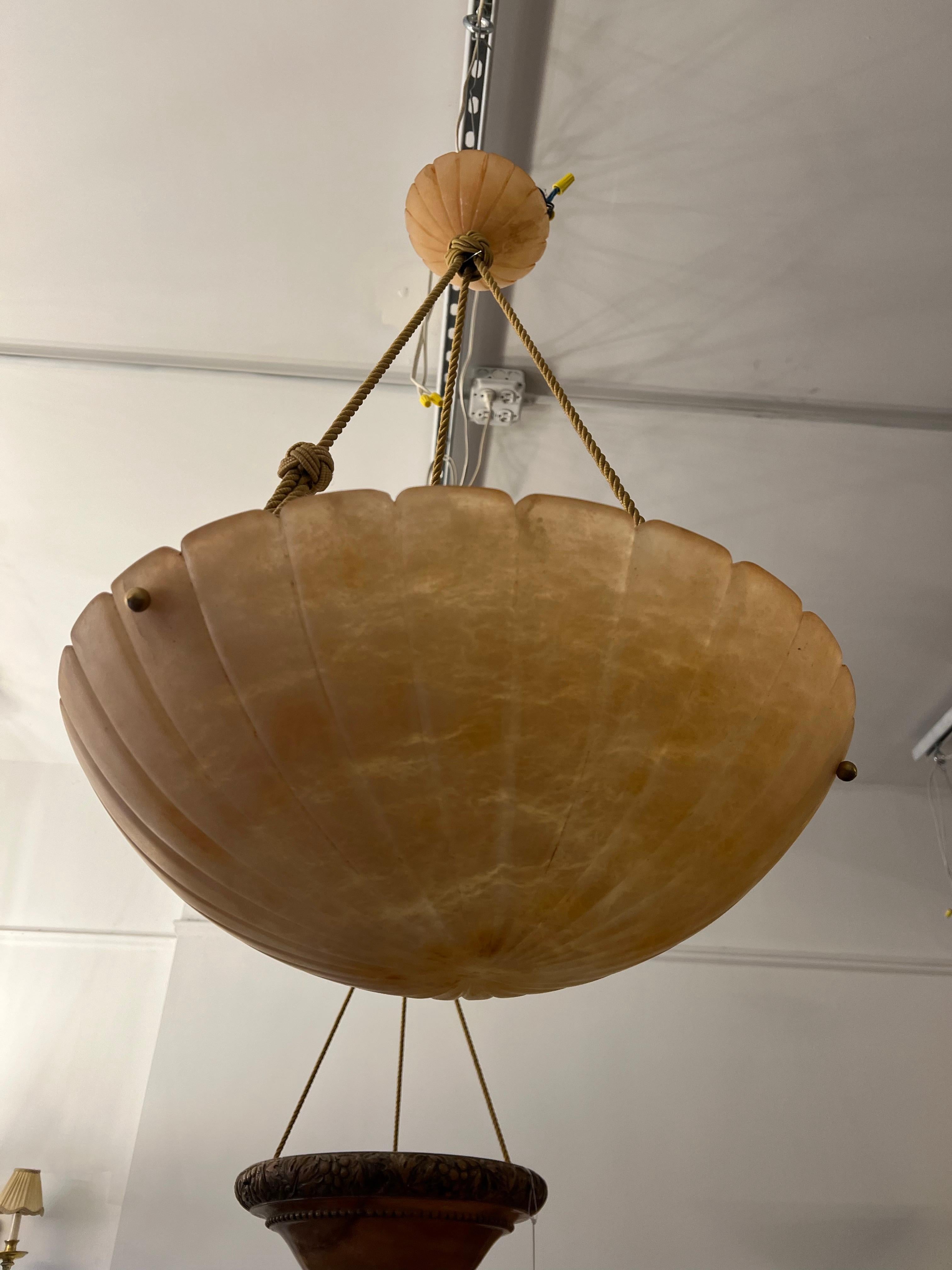 Svedese Lampadario in alabastro ambrato art déco in vendita