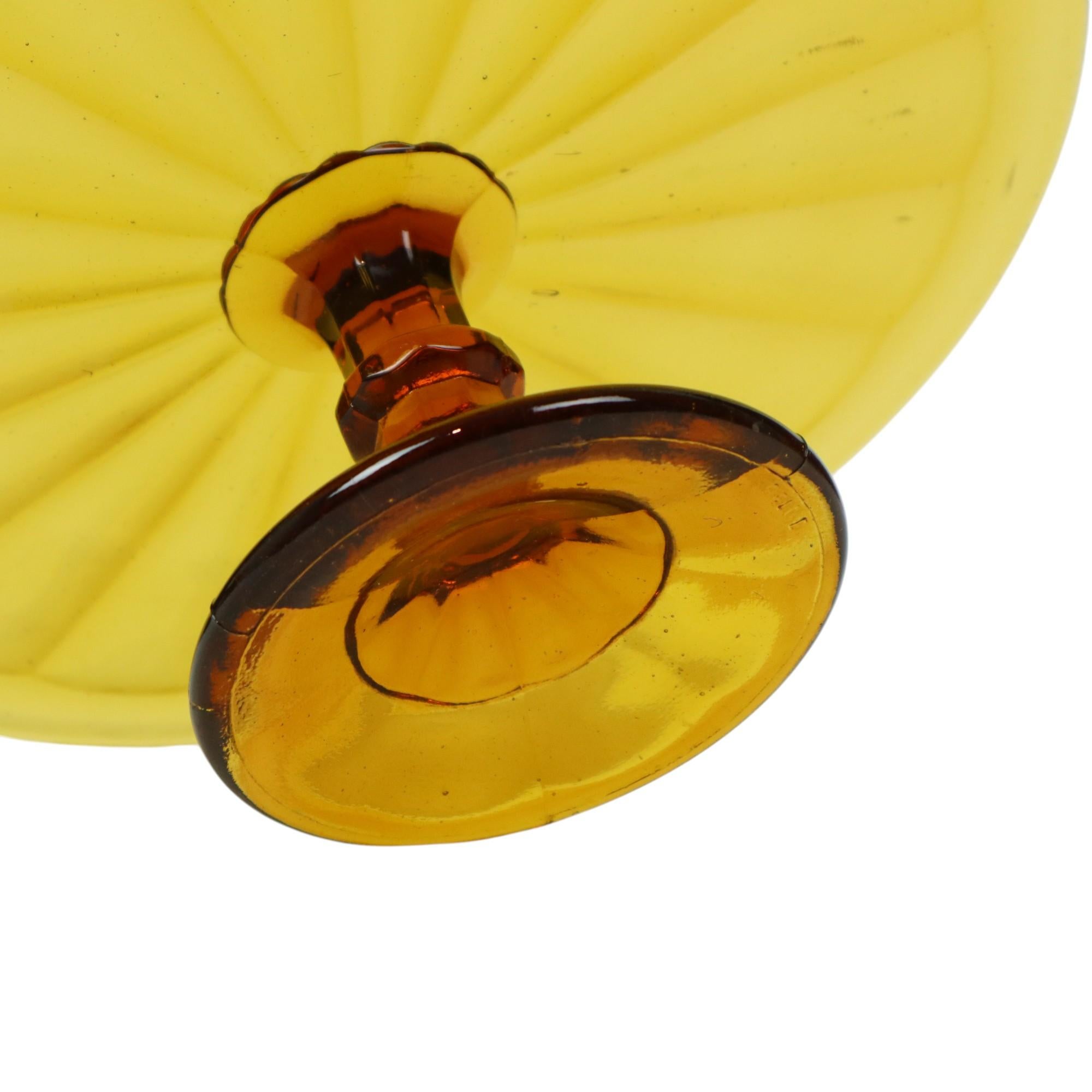 Plat à gâteaux Art Déco en ambre Scailmont en vente 2