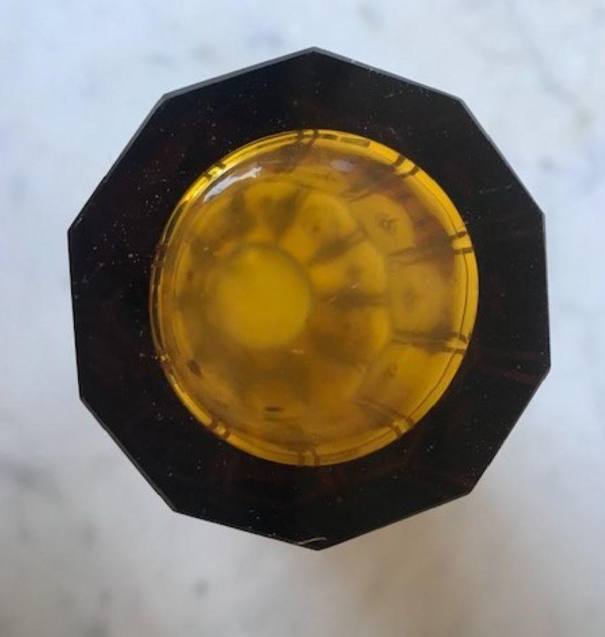 Vase en cristal taillé Art Déco avec motif au pochoir doré en vente 3