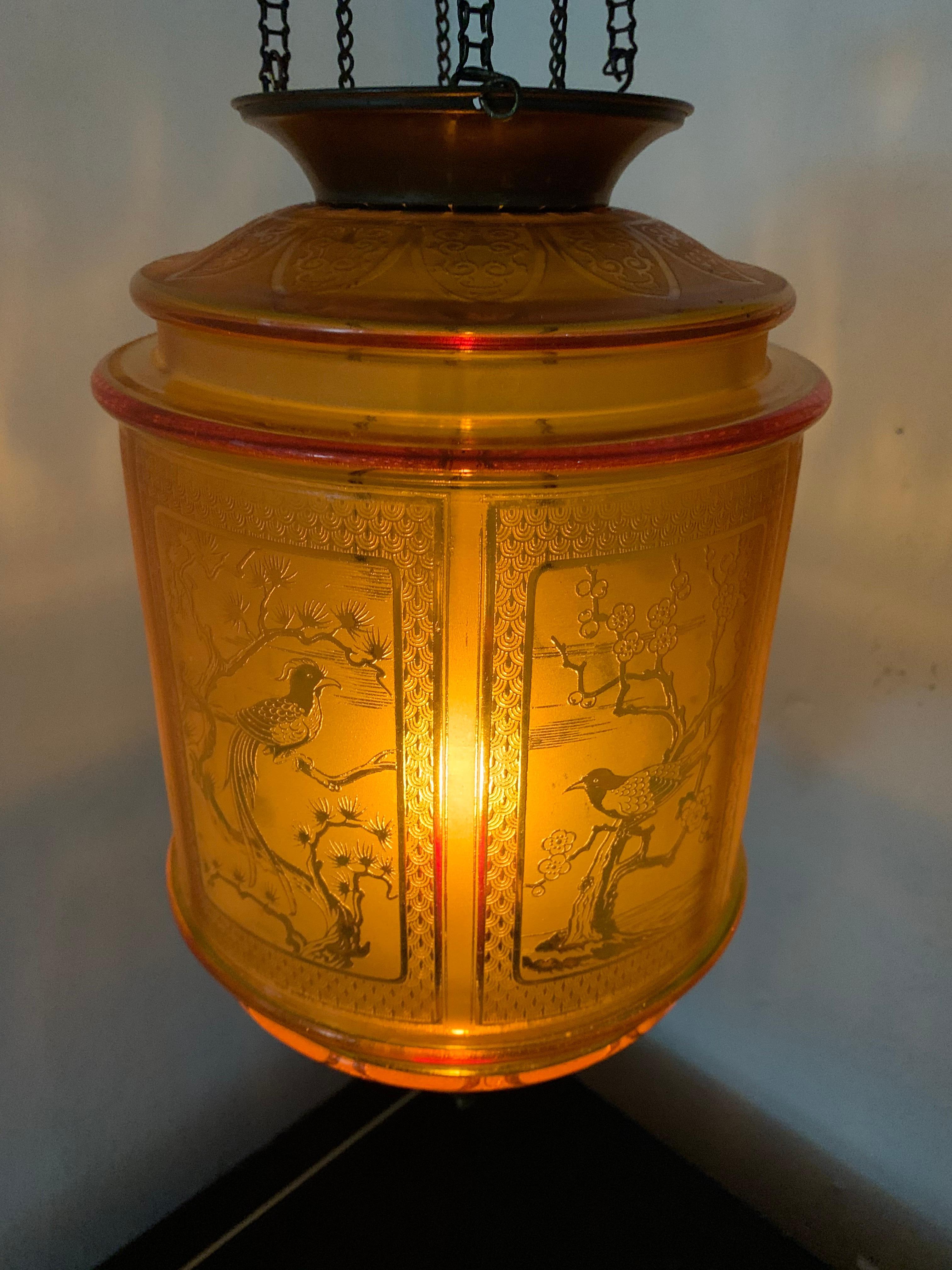 Art nouveau Lanterne de bougie Art Nouveau en ambre de Baccarat France:: représentant des oiseaux:: vers 1890 en vente