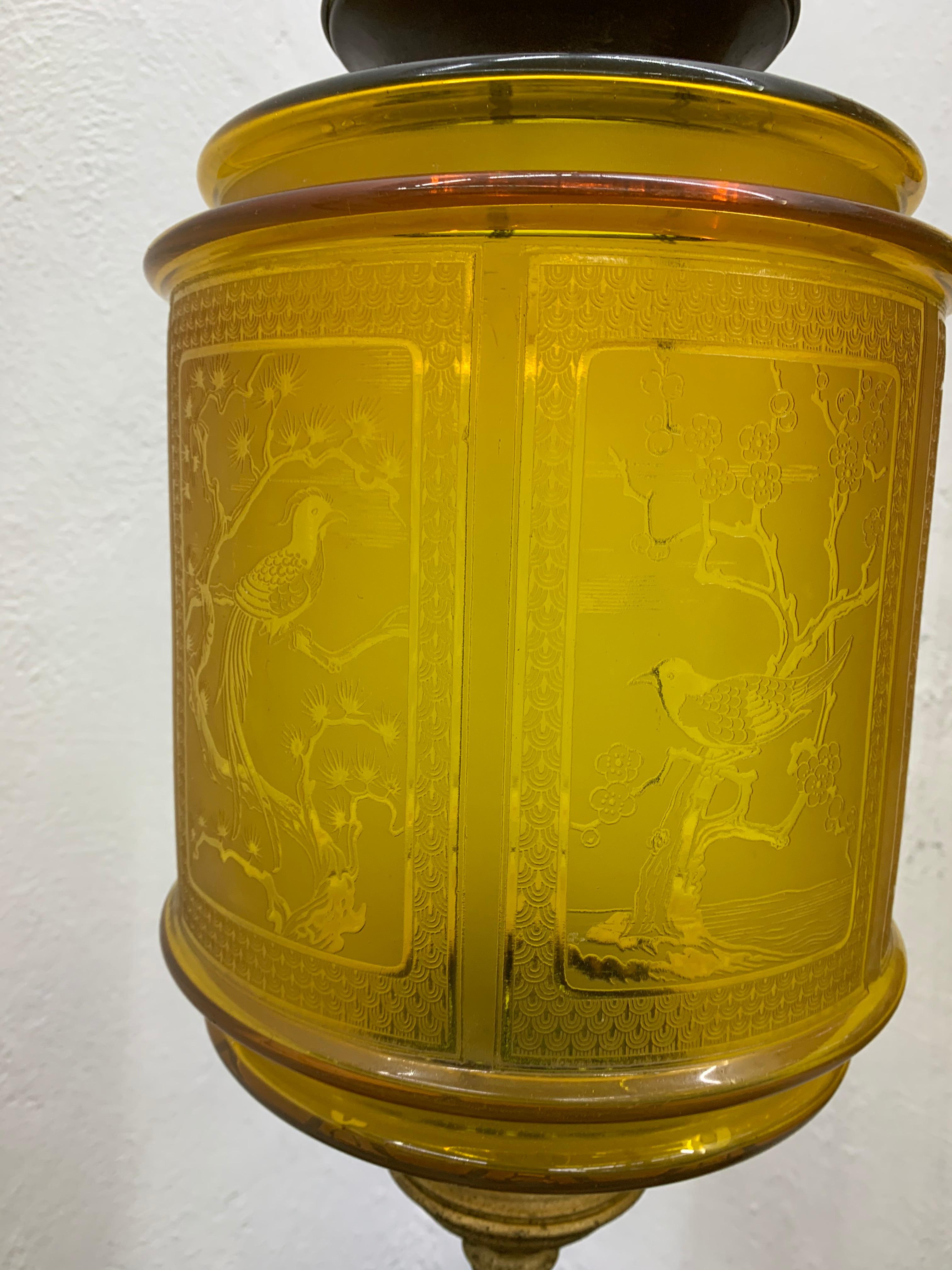 Fin du XIXe siècle Lanterne de bougie Art Nouveau en ambre de Baccarat France:: représentant des oiseaux:: vers 1890 en vente