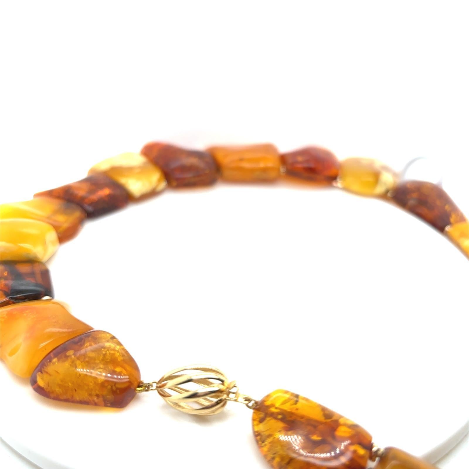 Amber Bead Cleopatra Style Collar Necklace 18 Karat Yellow Gold Clasp For Sale 6