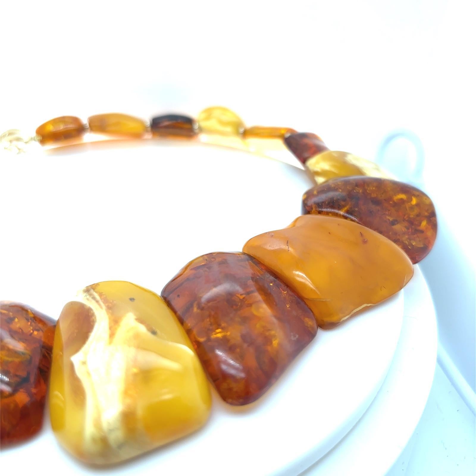 Amber Bead Cleopatra Style Collar Necklace 18 Karat Yellow Gold Clasp In Good Condition For Sale In London, GB