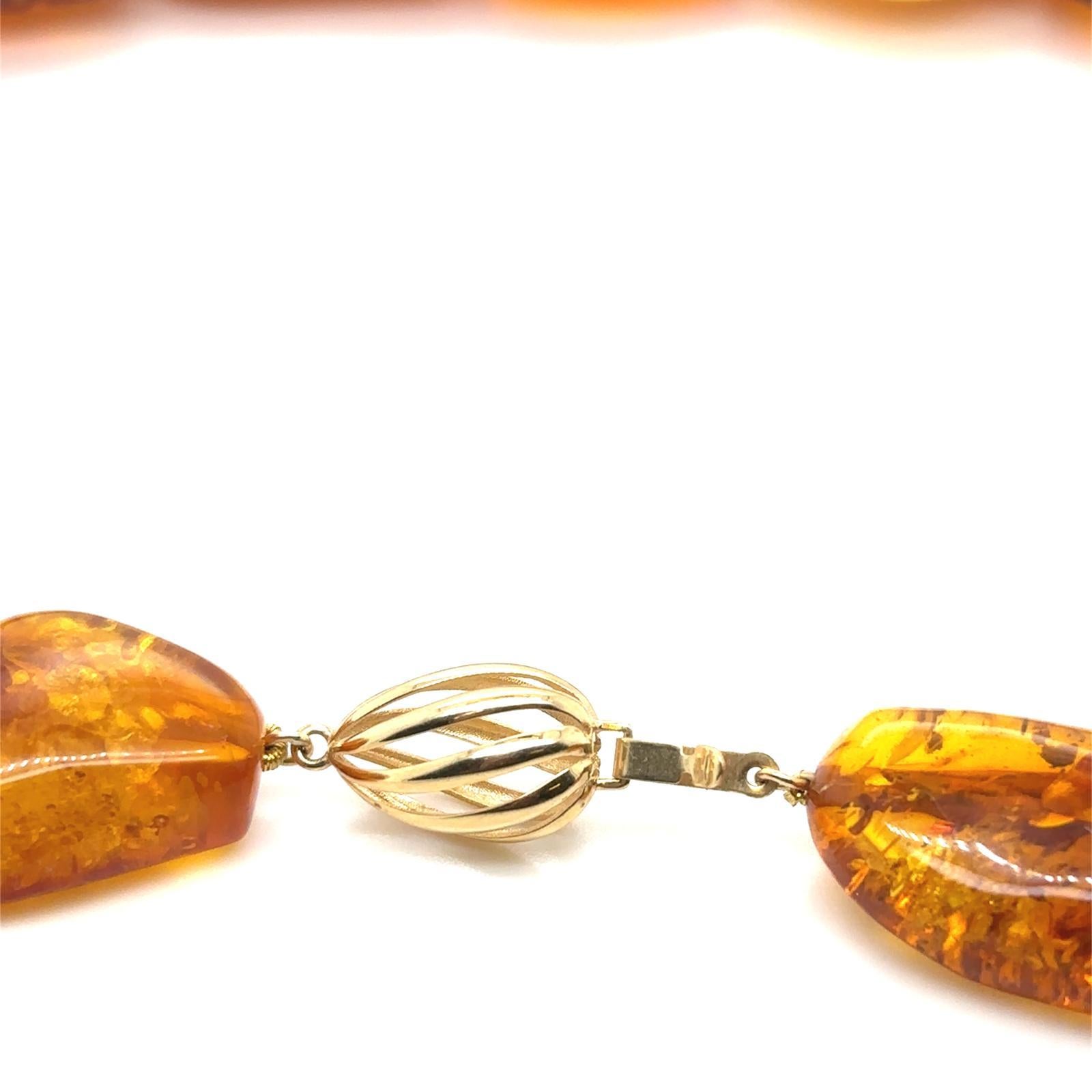 Amber Bead Cleopatra Style Collar Necklace 18 Karat Yellow Gold Clasp For Sale 3