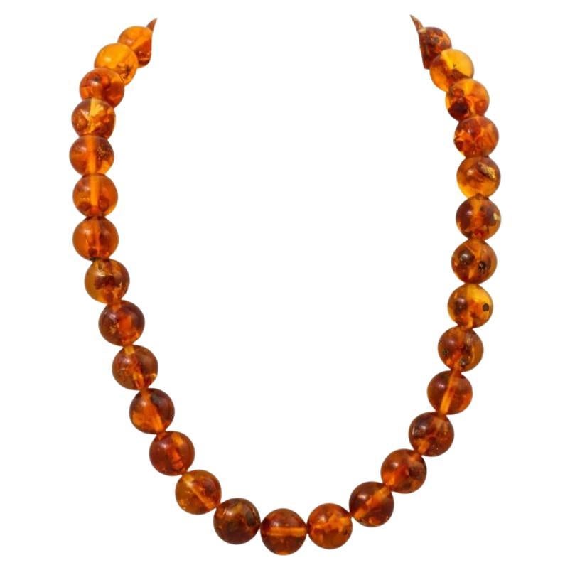Collier de perles d
ambre en vente