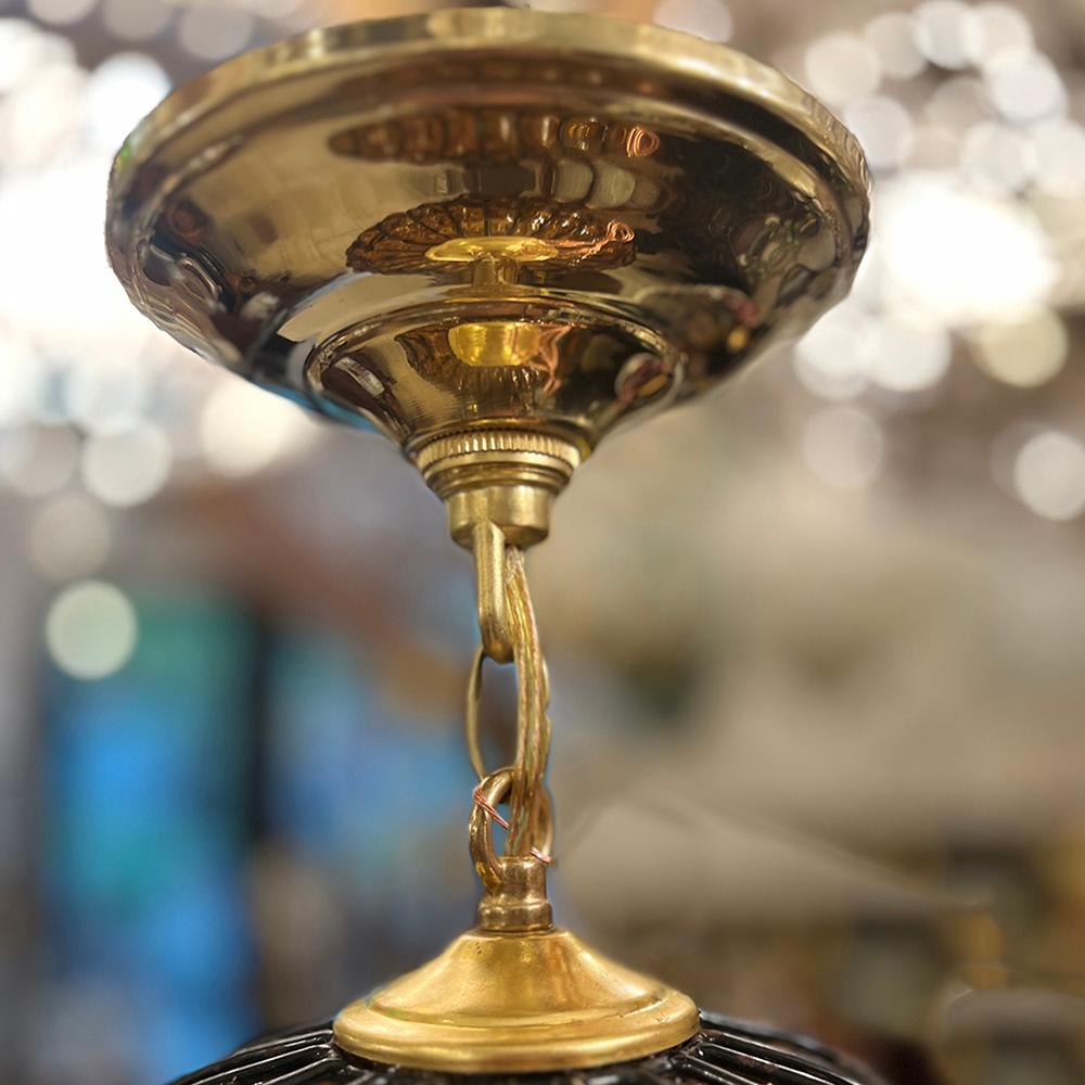 Italian 1960's blown glass lantern with 3 candelabra lights.

Measurements:
Height of body: 13