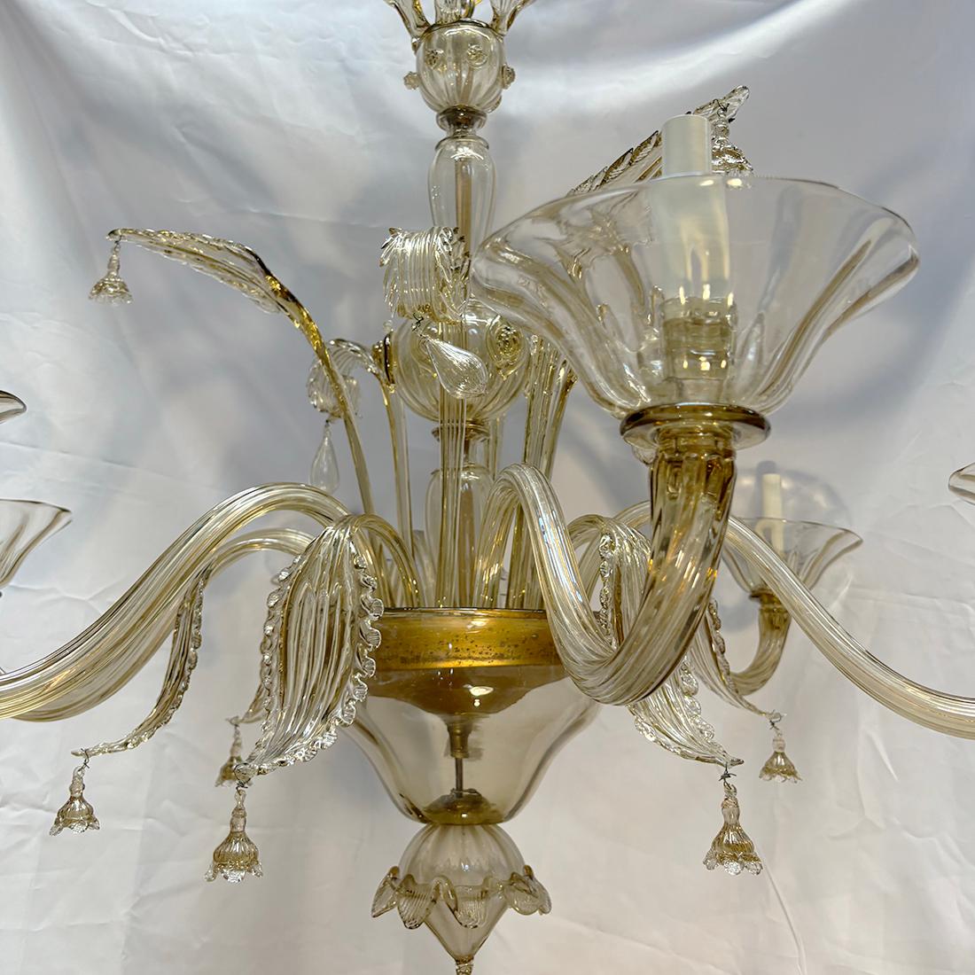 Italiano Lampadario in ambra soffiata di Murano in vendita