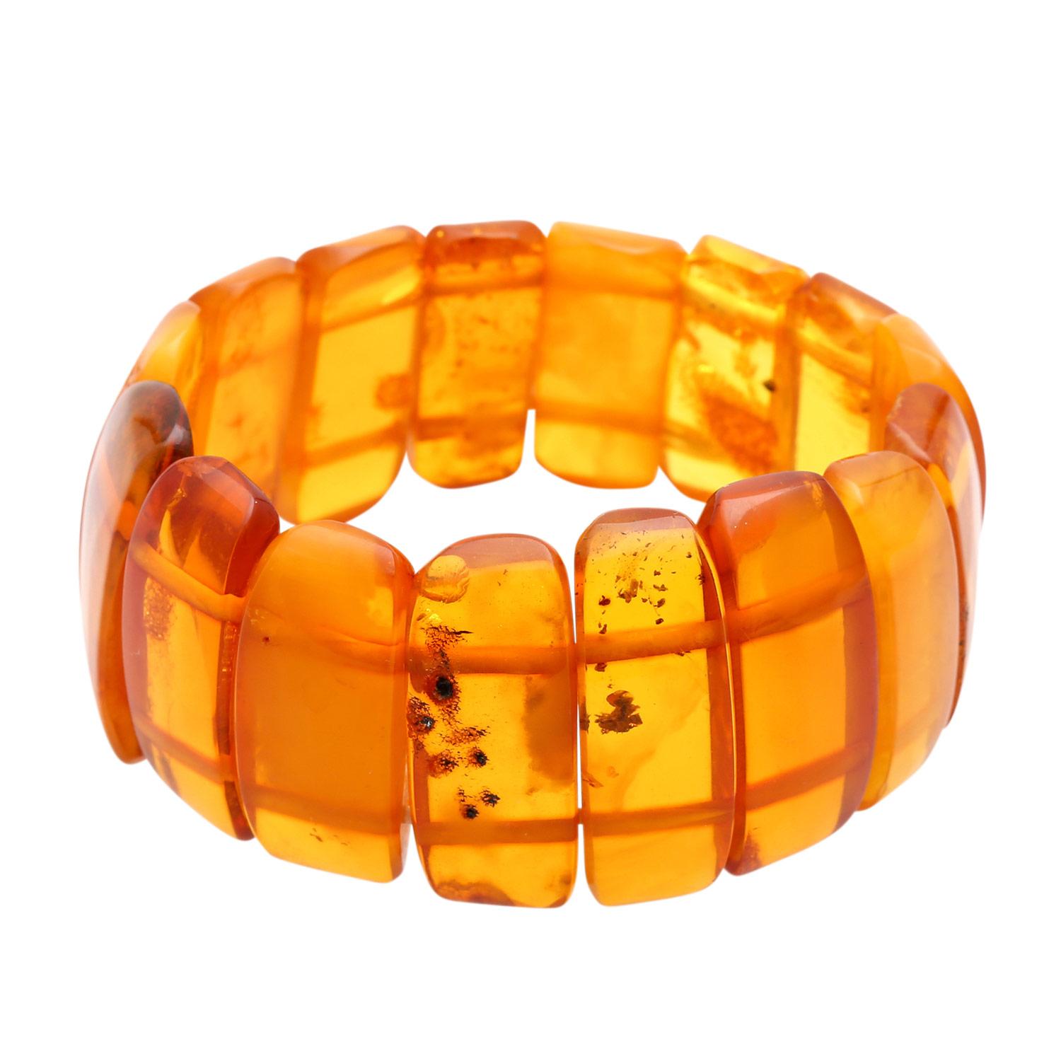 Bernsteinarmband teilweise mit Flora/Fauna-Einschlüssen, auf Gummiband gefädelt, Innenumfang ca. 18 cm, guter getragener Zustand, Gummiband sollte ersetzt werden.