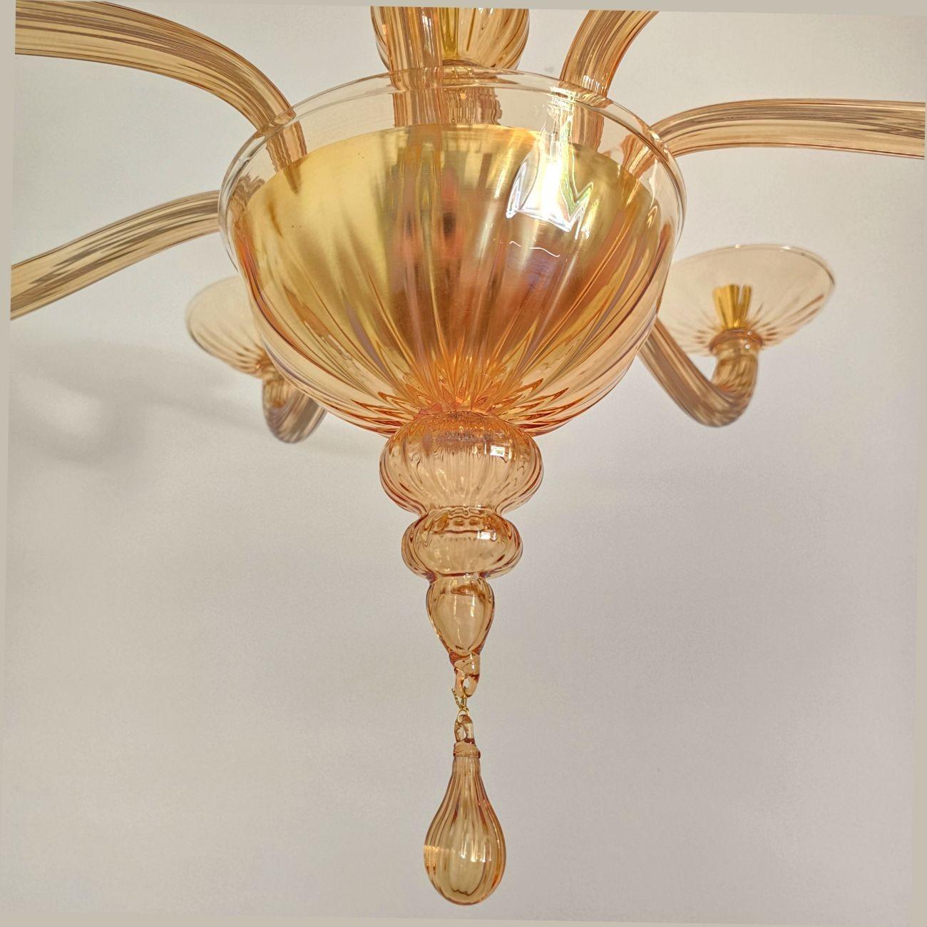 Fin du 20e siècle Lustre néoclassique de Murano de couleur marron ambré en vente
