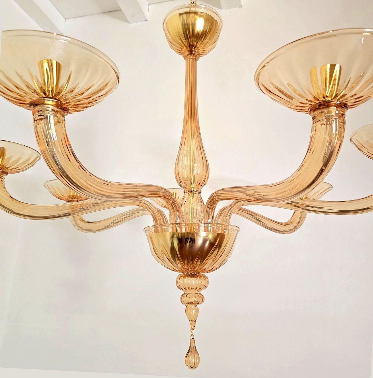 Araña neoclásica de Murano de color marrón ámbar en Excelente estado para la venta en Dallas, TX