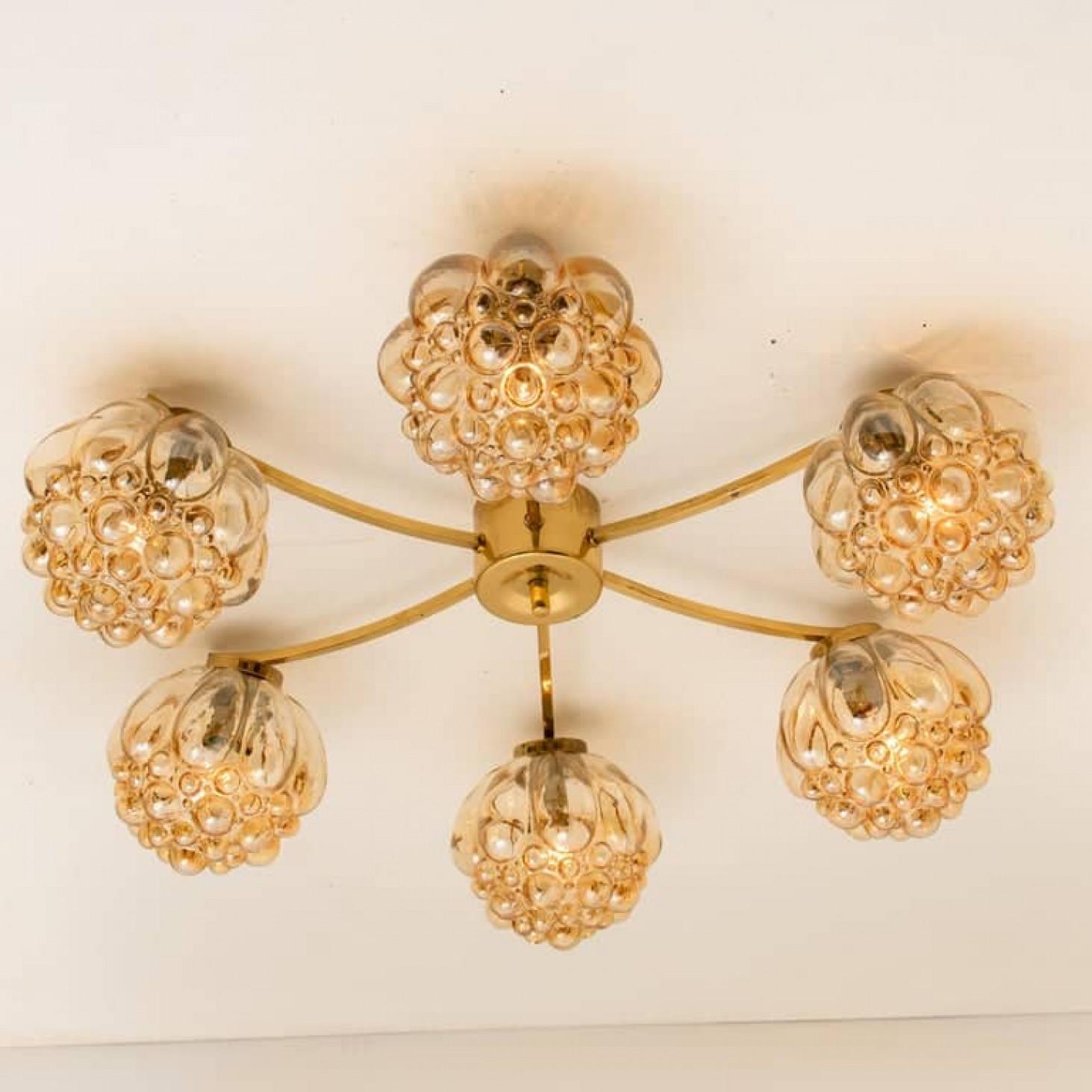 Lampada a sospensione in vetro a bolle d'ambra di Helena Tynell, 1960 in vendita 6