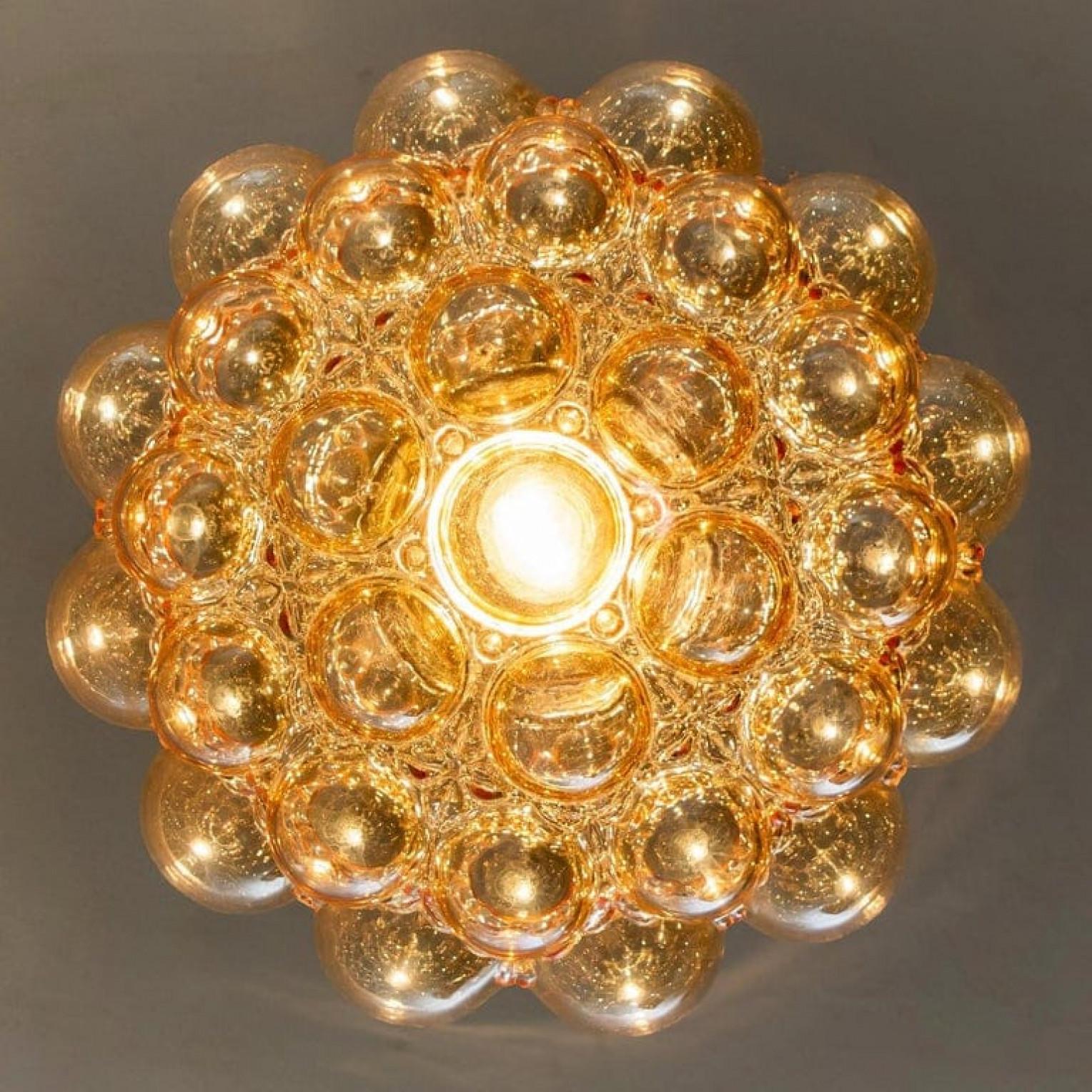 Mid-Century moderno Lampada a sospensione in vetro a bolle d'ambra di Helena Tynell, 1960 in vendita