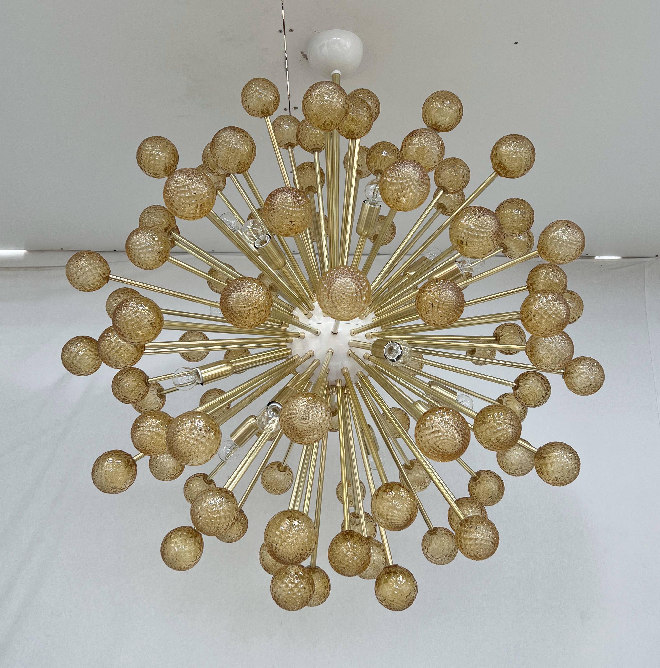 Araña Sputnik Ráfaga de Ámbar de Fabio Ltd Moderno de mediados de siglo en venta