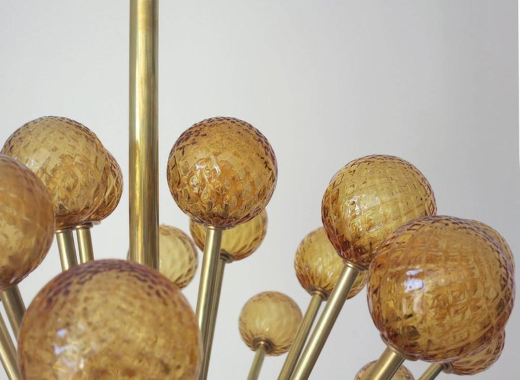 Lustre Spoutnik en ambre par Fabio Ltd. Neuf - En vente à Los Angeles, CA