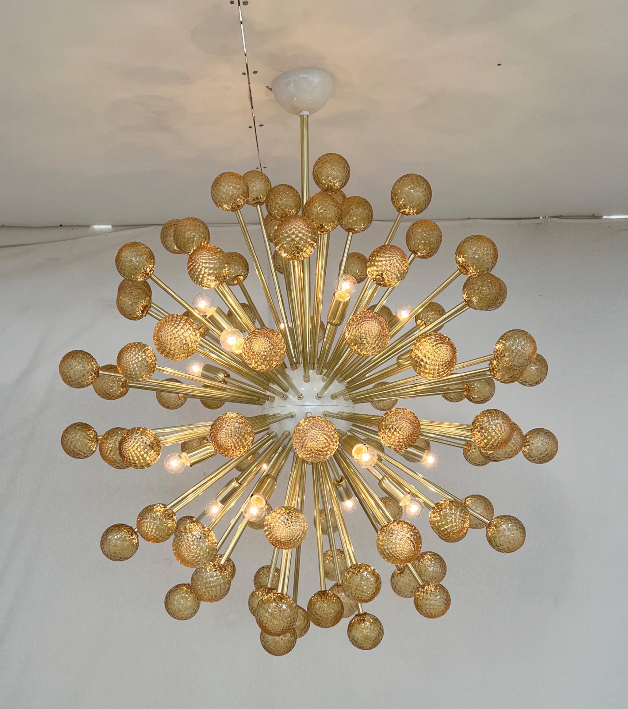 Araña Sputnik Ráfaga de Ámbar de Fabio Ltd Latón en venta