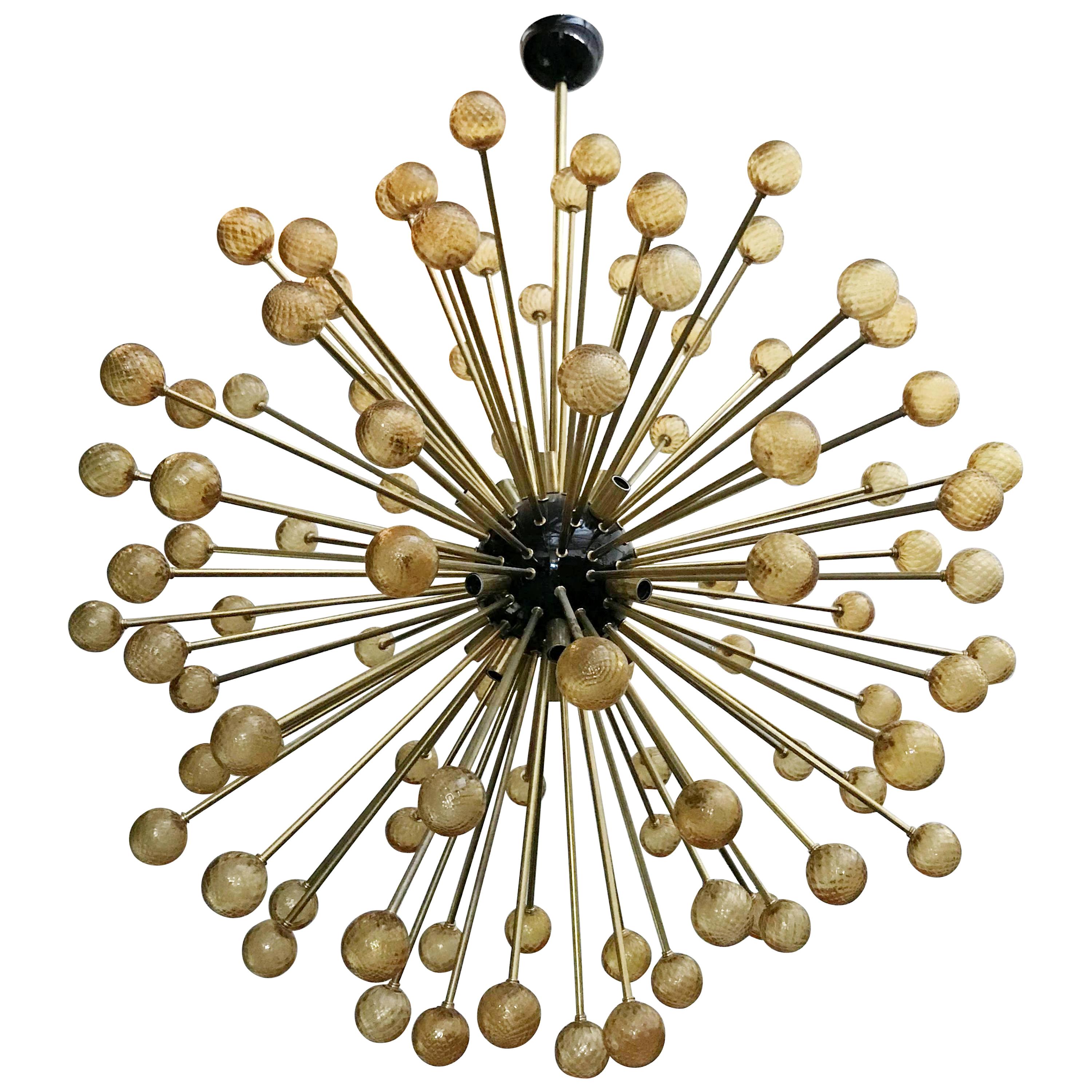 Lustre Spoutnik en ambre de Fabio Ltd