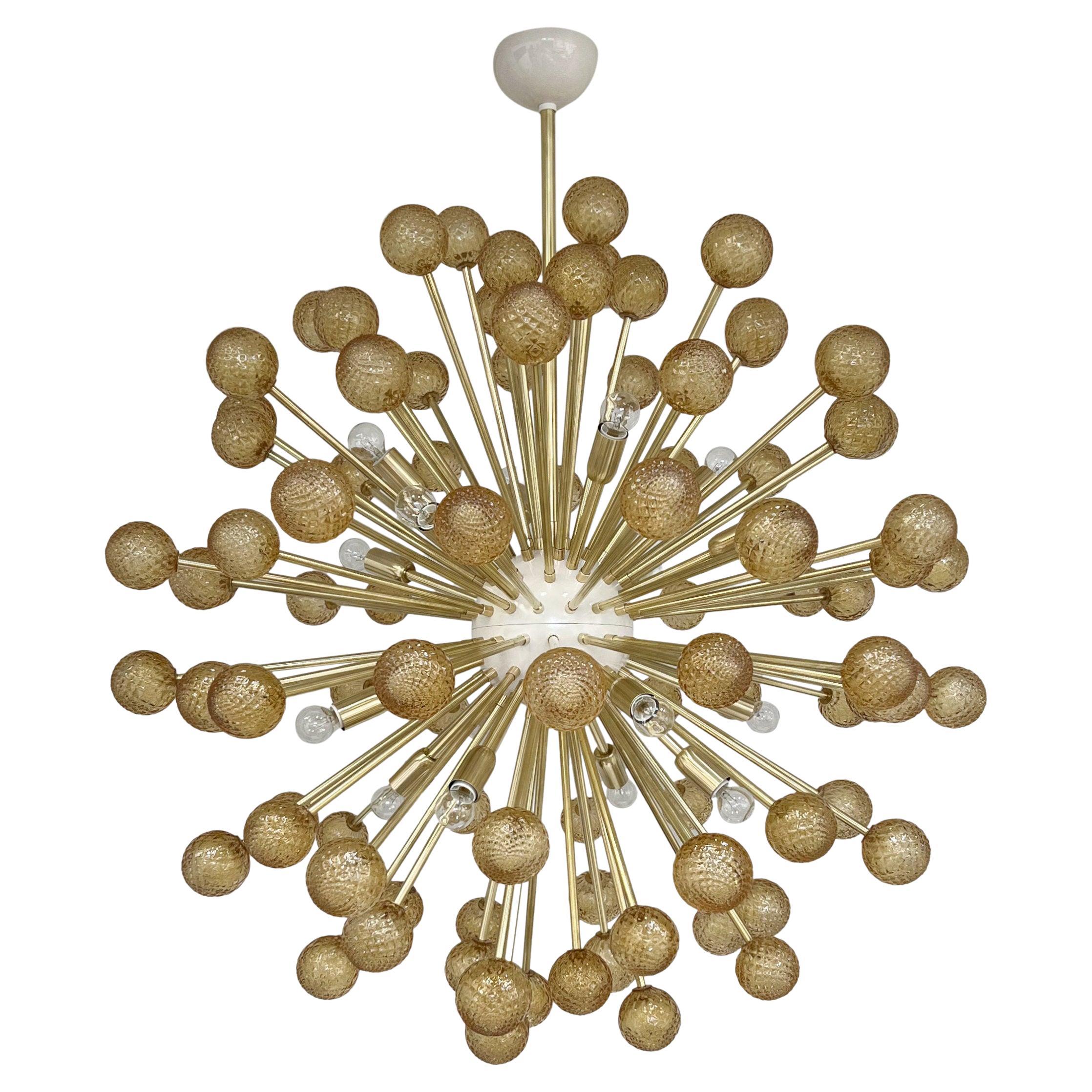 Lustre Spoutnik en ambre de Fabio Ltd