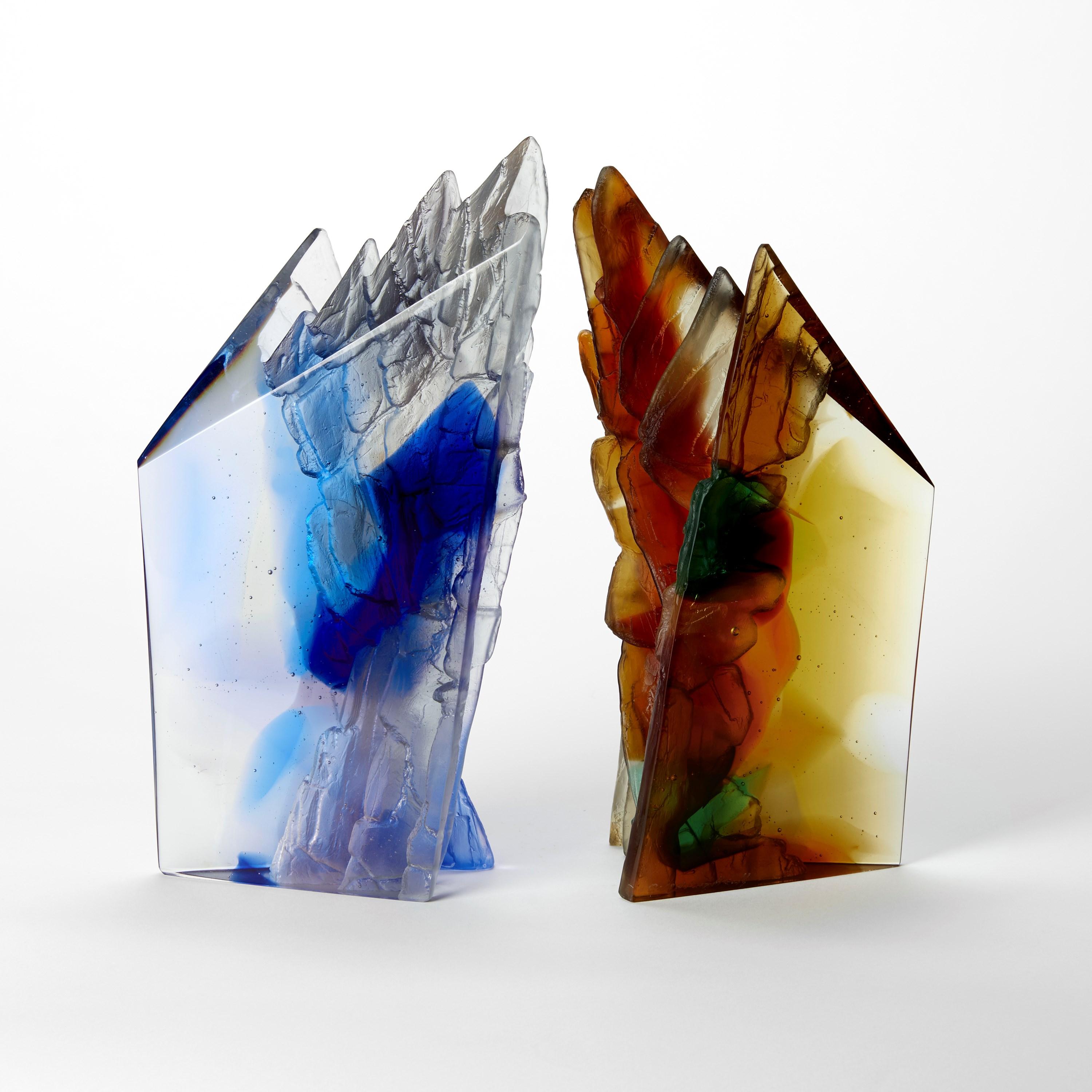 Amber Cliff II, scultura in vetro fuso color ambra e verde di Crispian Heath In condizioni Nuovo in vendita a London, GB