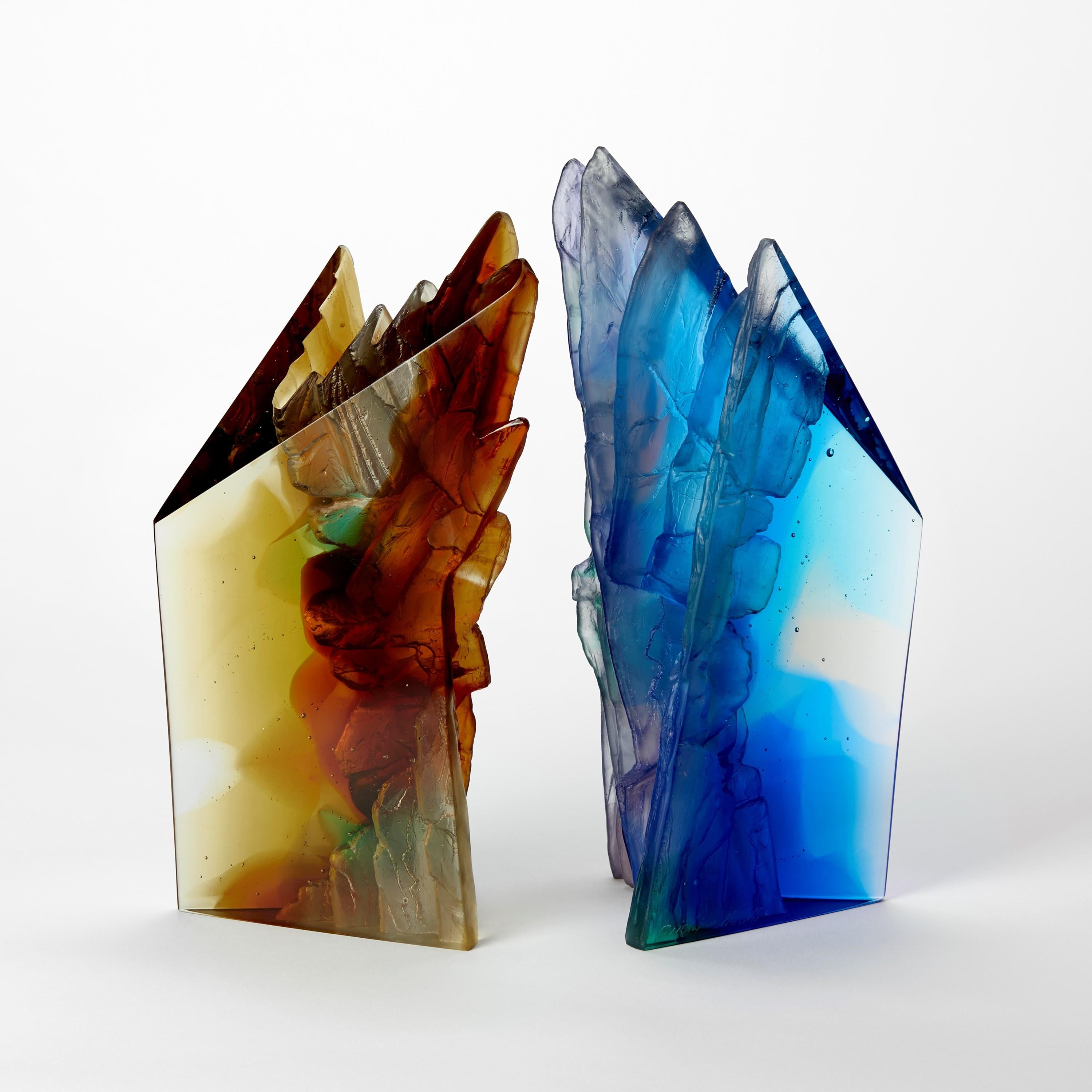 XXI secolo e contemporaneo Amber Cliff II, scultura in vetro fuso color ambra e verde di Crispian Heath in vendita