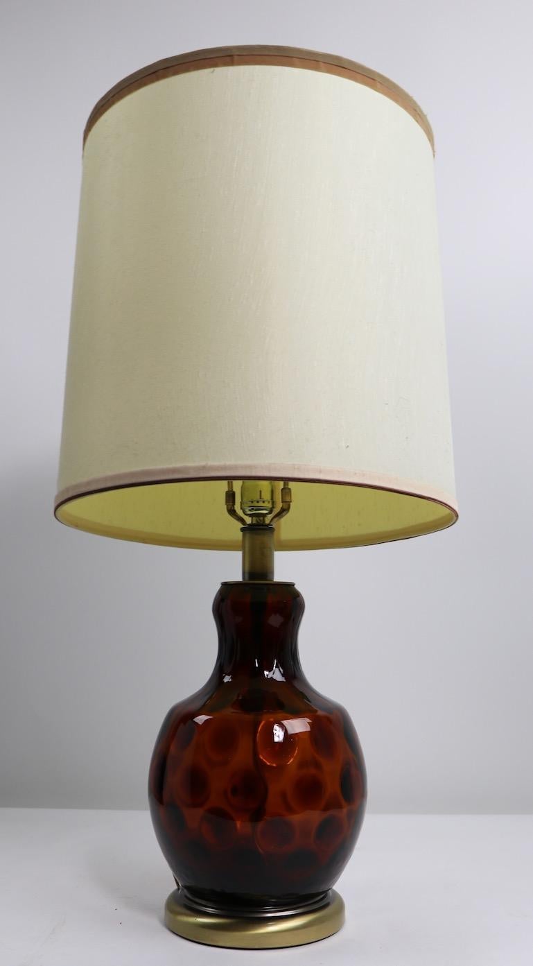 Bernsteinfarbene Kunstglas-Tischlampe mit Münzflecken im Angebot 1