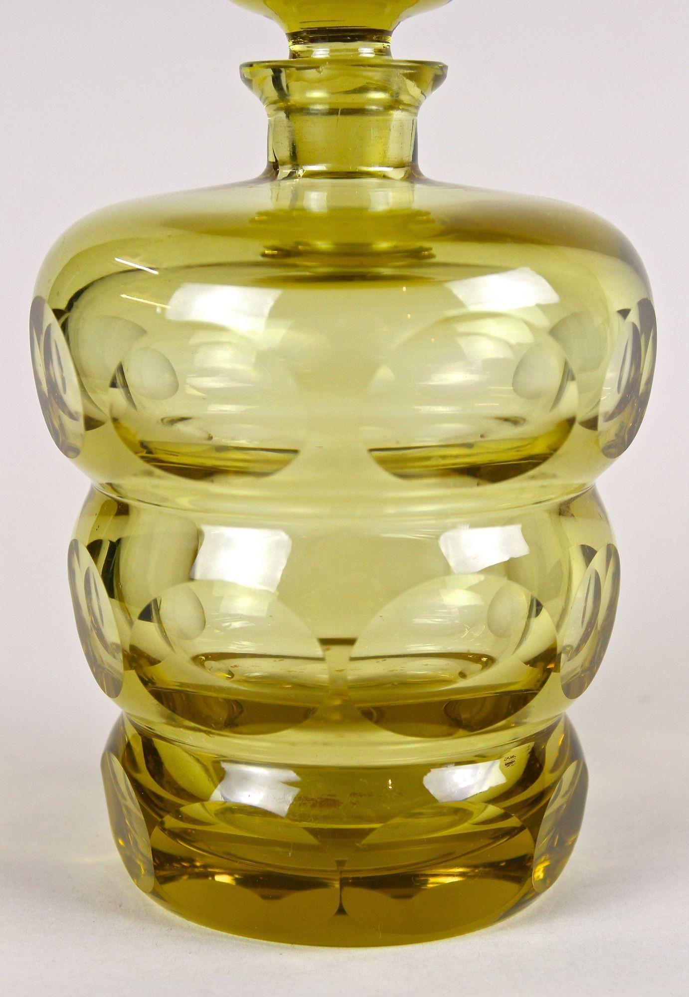 Amber-Colored Art Deco Glass Bottle with Lid, Bohemia circa 1930 In Good Condition In Lichtenberg, AT