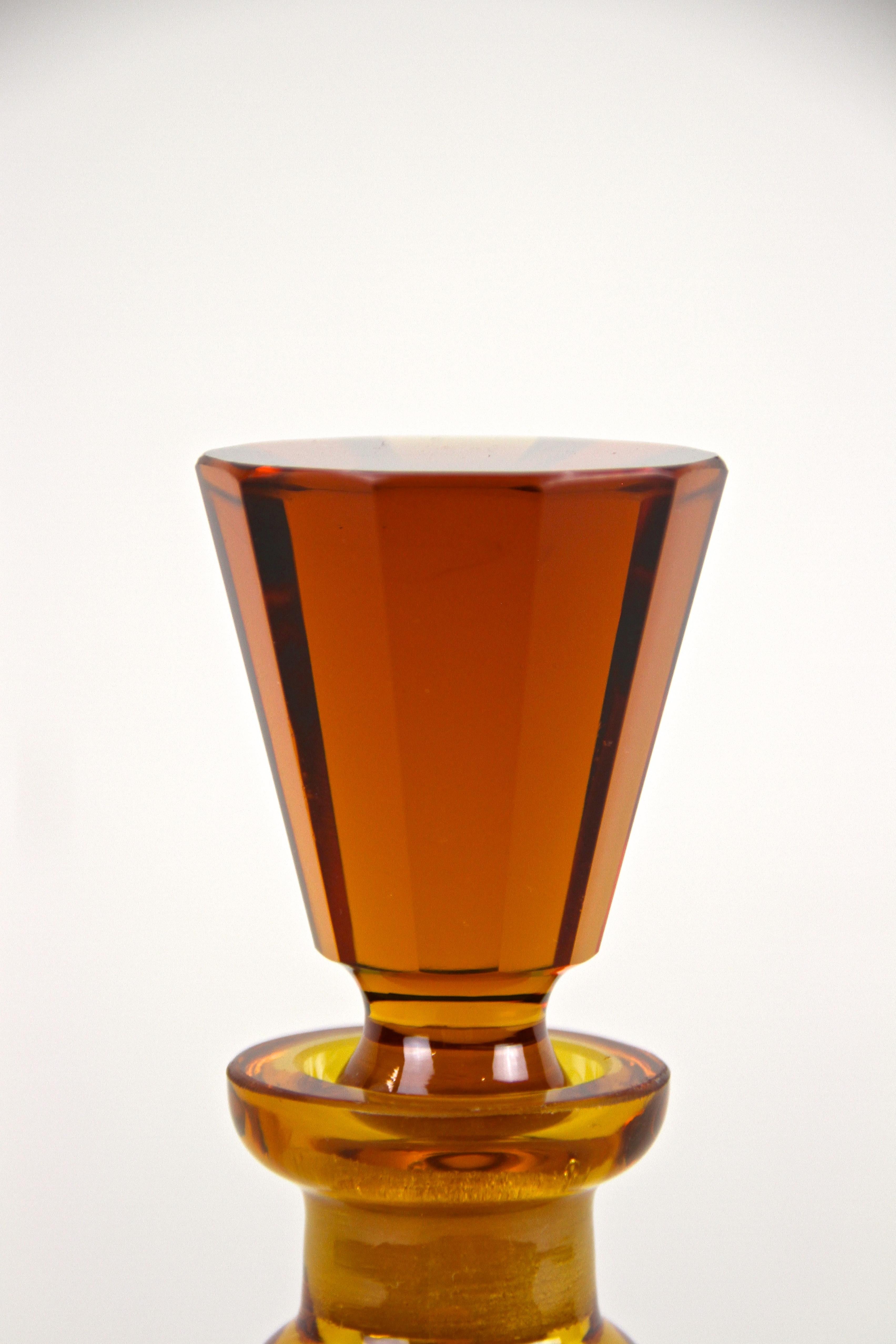 Lovely amber-colored Art Deco glass bottle from the early Art Deco period around 1920 in Austria. The artfully designed glass bottle bottle with edges and curves comes with a fantastic shaped stopper. A really impressive piece of austrian glass art