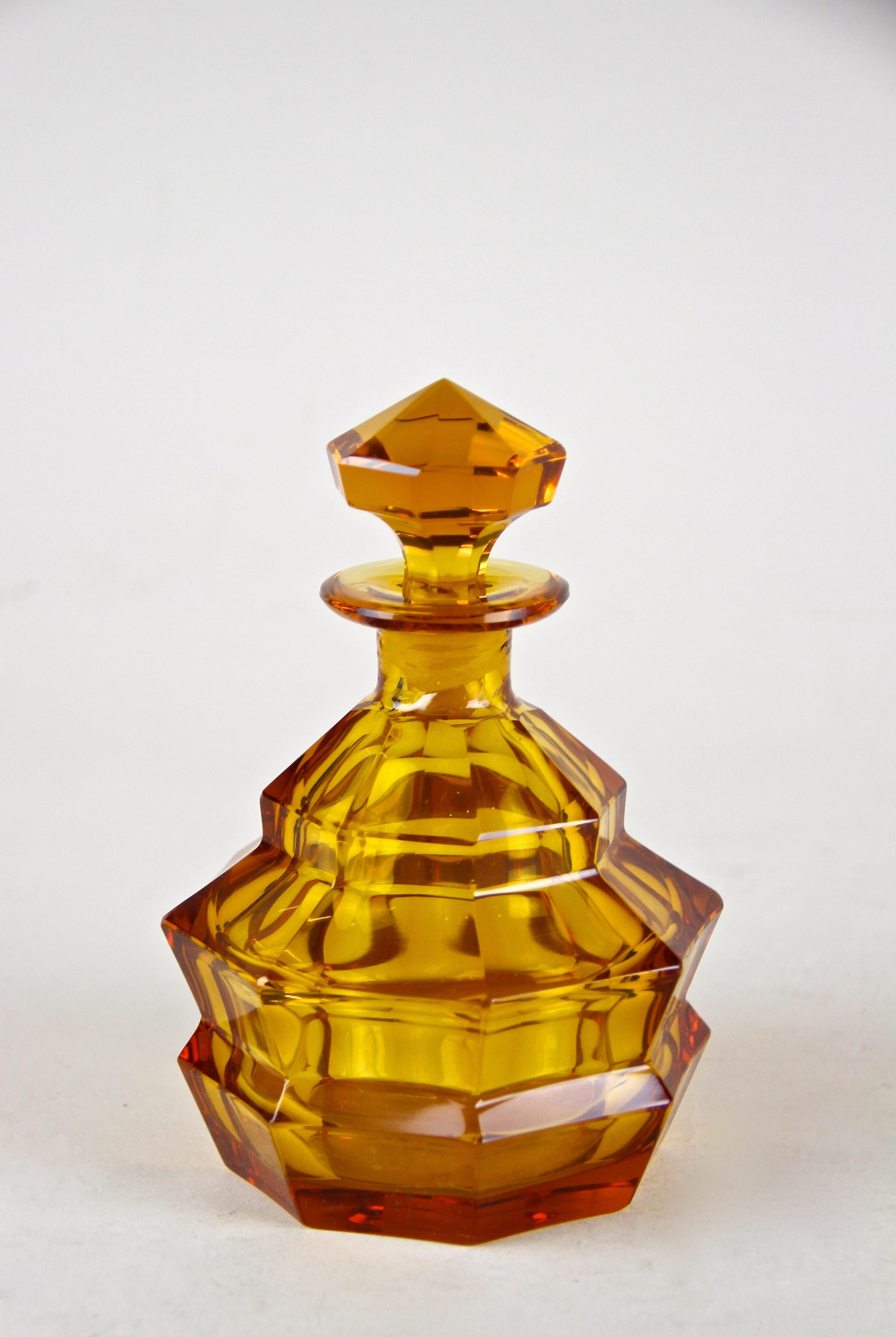 Beautifully designed amber-colored glass bottle from the early Art Deco period around 1920 in Austria. The artfully shaped glass bottle bottle comes with a great looking diamond style stopper. A real lovely piece of Austrian glass art in flawless