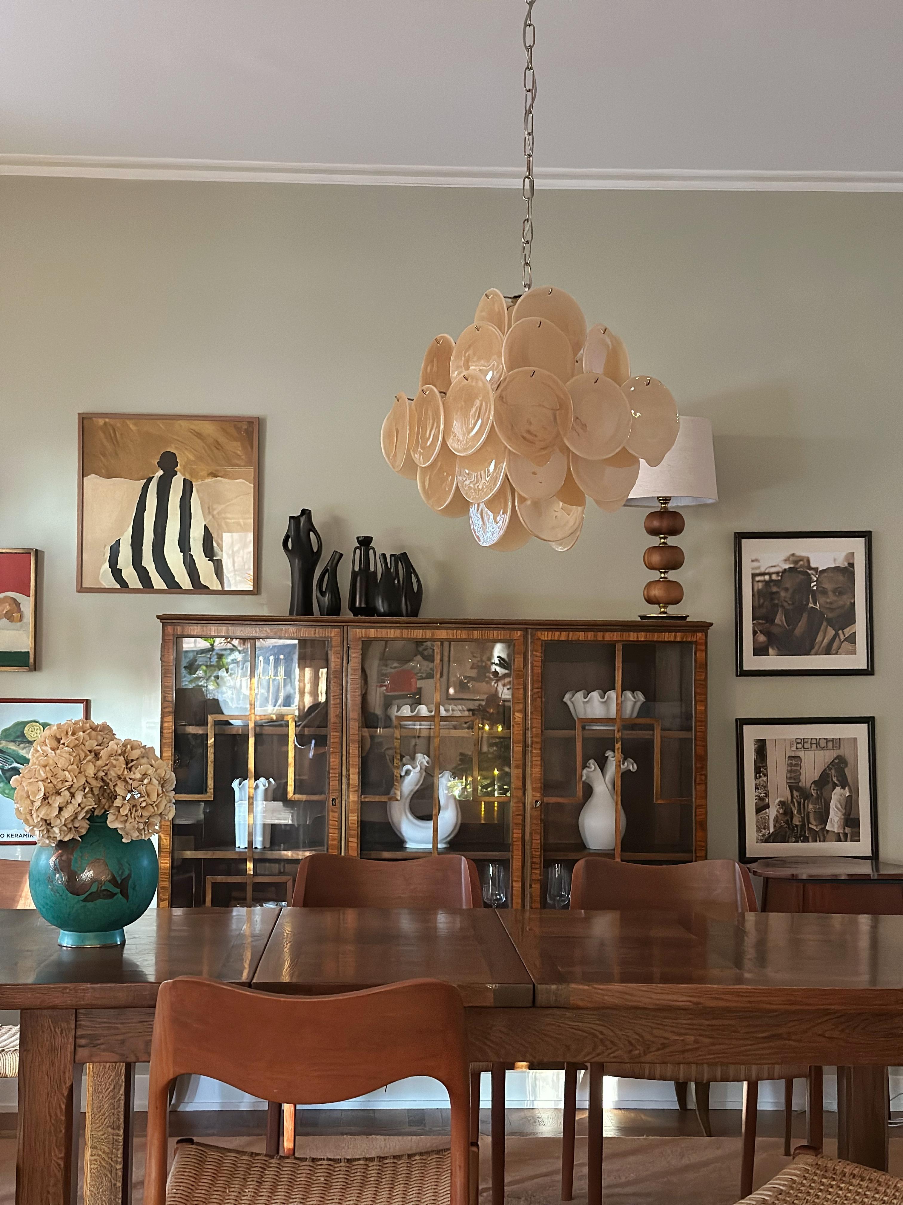 Mid-Century moderno Lampadario a disco di Murano color ambra nello stile di Vistosi. in vendita
