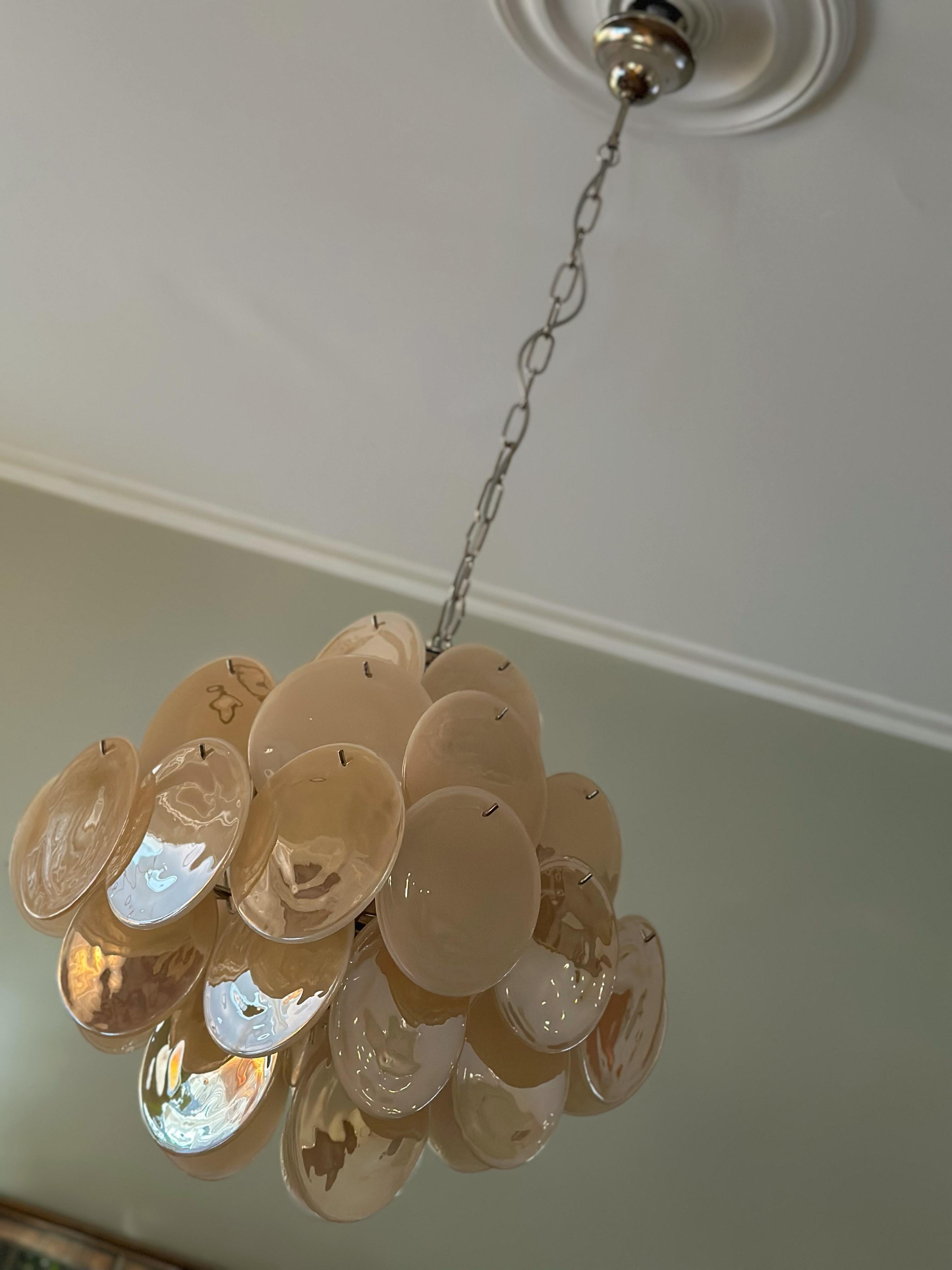 Italiano Lampadario a disco di Murano color ambra nello stile di Vistosi. in vendita