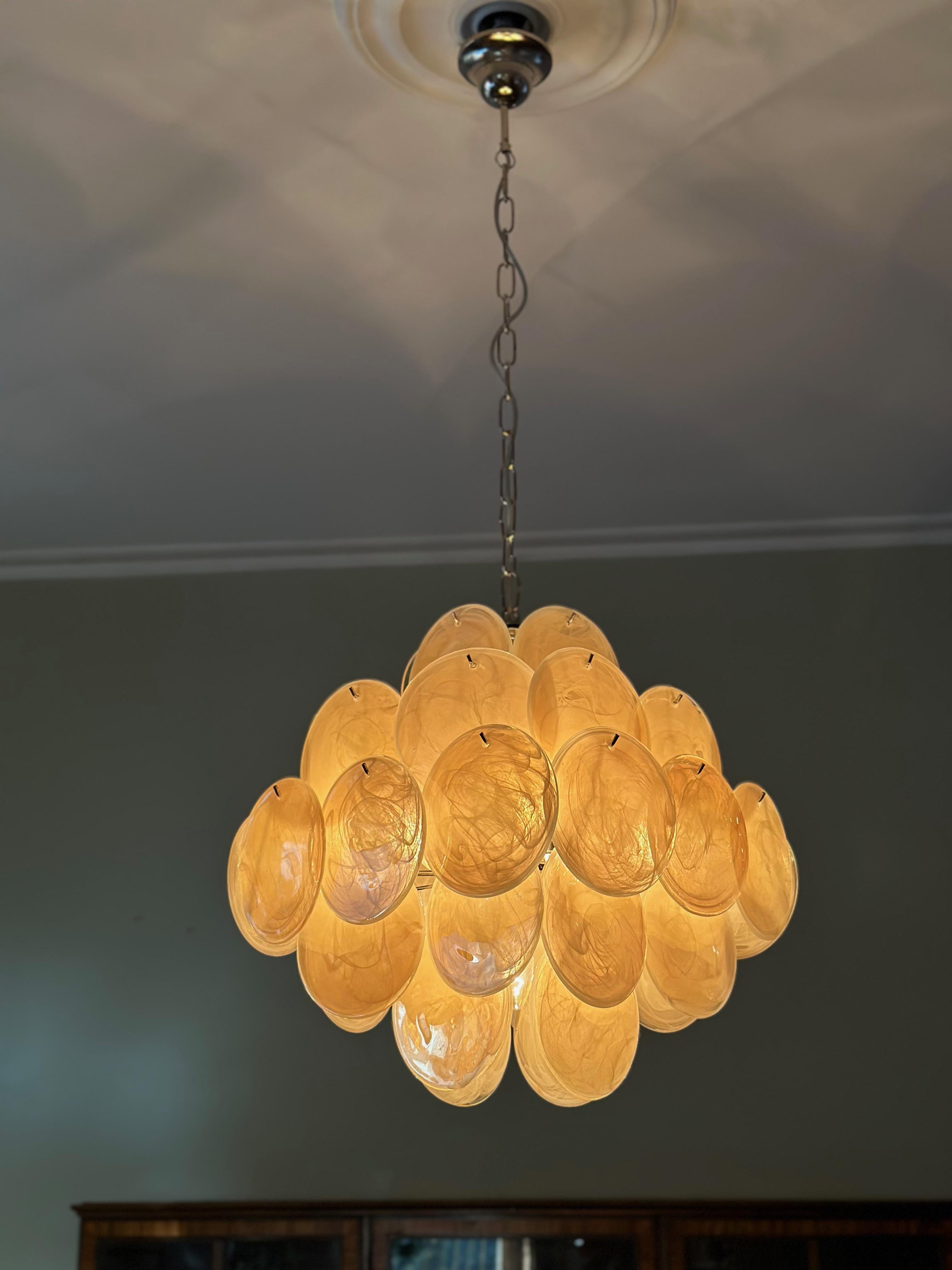 Lampadario a disco di Murano color ambra nello stile di Vistosi. In condizioni ottime in vendita a Bromma, SE