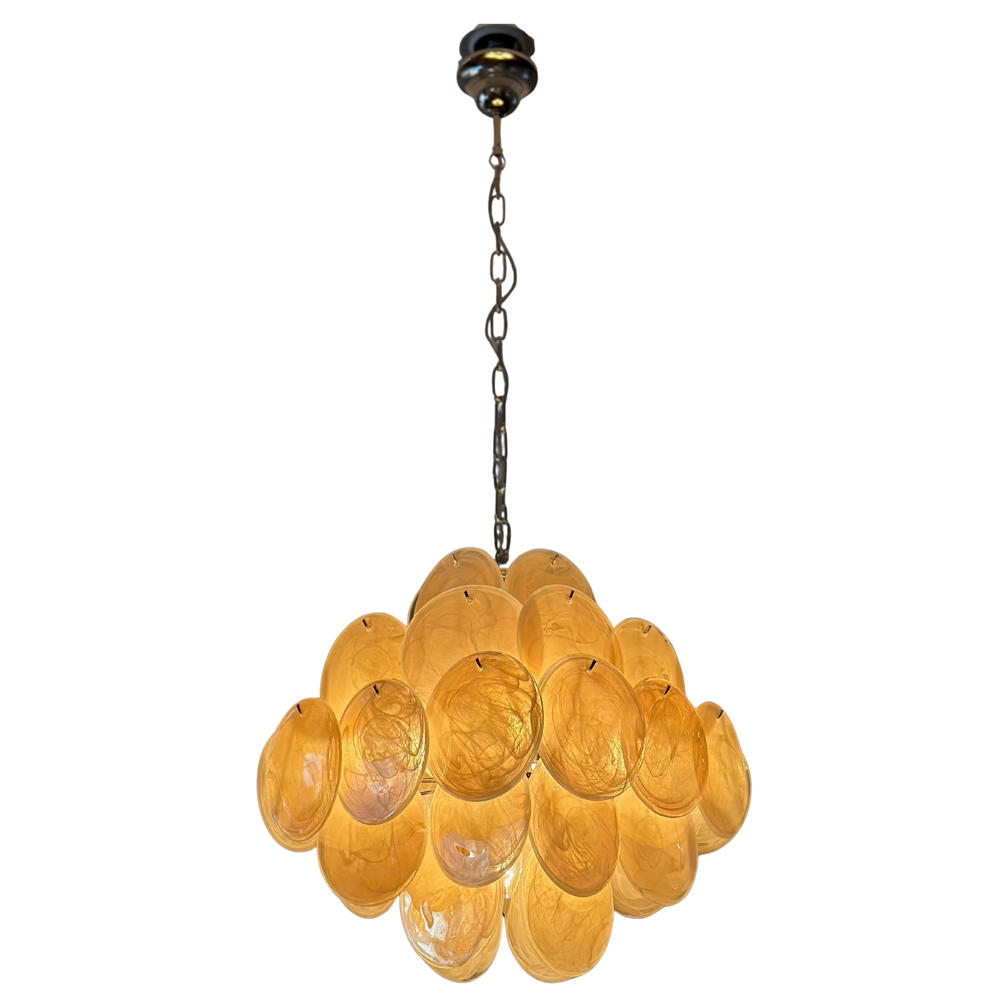 Lampadario a disco di Murano color ambra nello stile di Vistosi.
