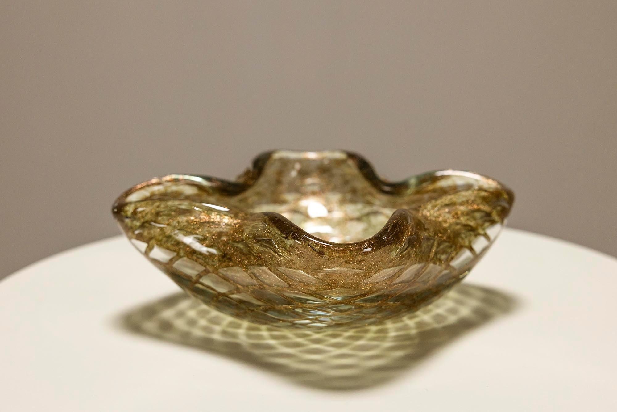Mid-Century Modern Amber-colored Murano Glass Bowl, Italy 1960s For Sale