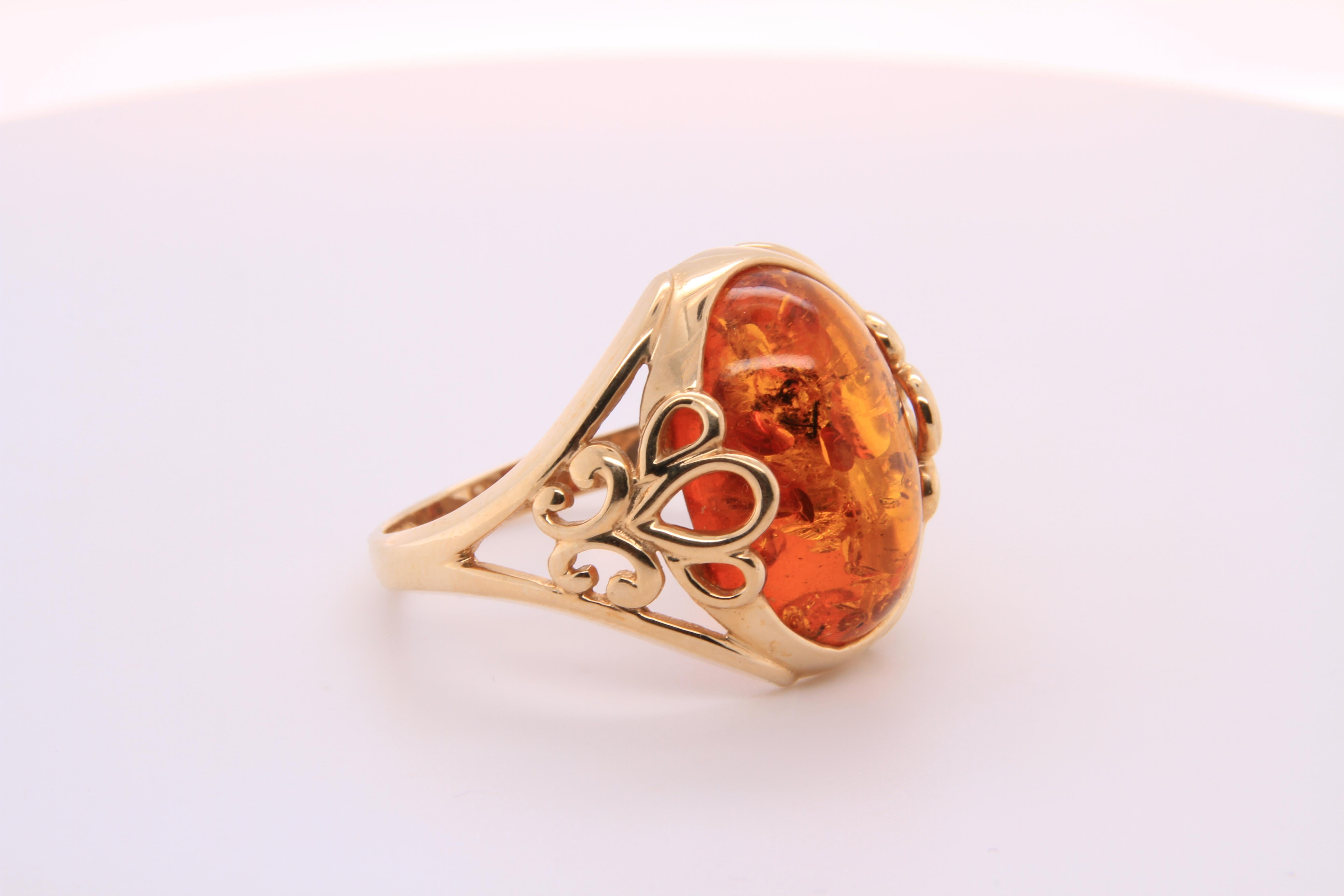 Art Nouveau Amber Dome Cabochon 14K Yellow Gold Cocktail Ring