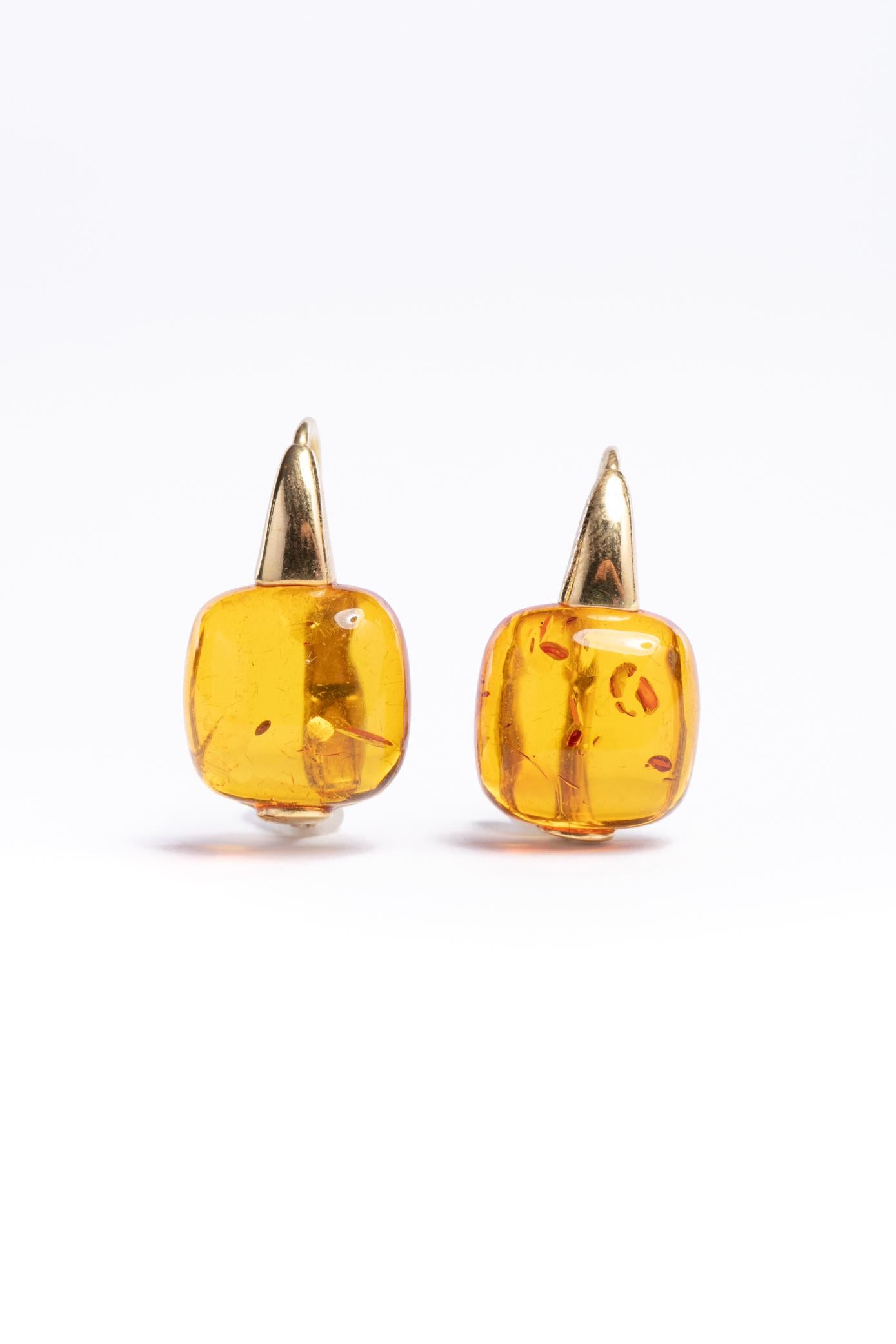 Beautiful yellow gold and amber earrings that look great on everyone.
Great warm color 