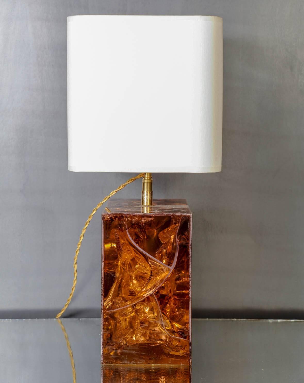 Amber Fractal Resin and Brass Table Lamp In Good Condition In Saint-Ouen, IDF
