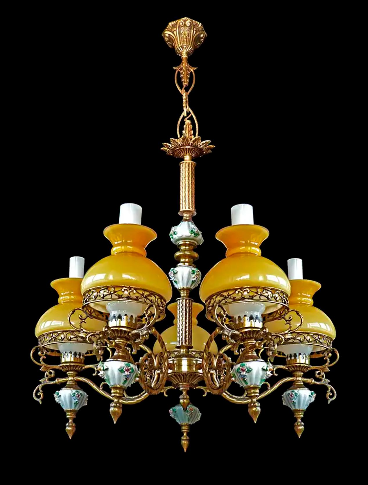 Lámpara de aceite de ámbar de porcelana francesa de Limoges y bronce dorado Lámpara de aceite de biblioteca victoriana Dorado en venta