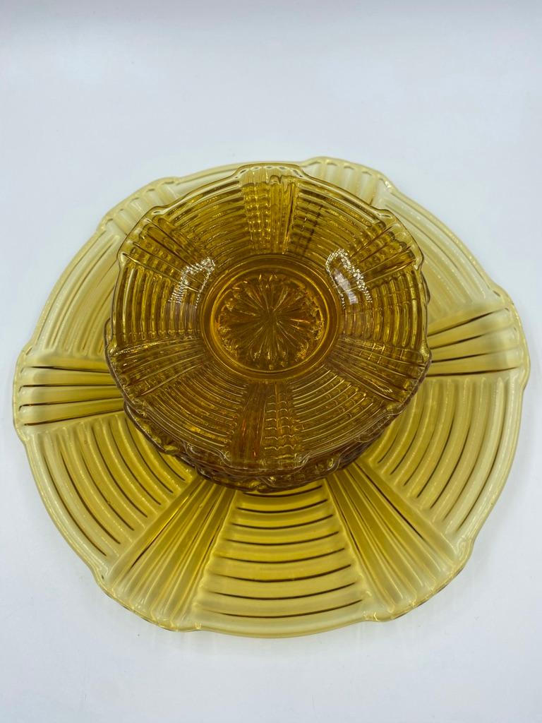 1 large serving dish and 12 small dishes. The set is in very good vintage condition. No chips. 
Beautiful set to serve your pastrys or your fruit/salad. Amber colored pressed glass in Art Deco style. 
Large dish: diameter 29 cm x height 2.5