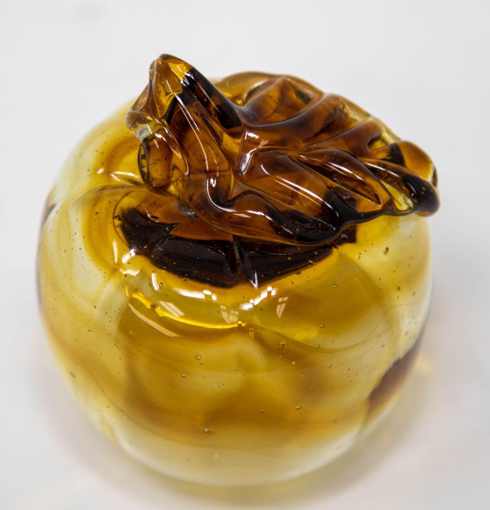 Vintage Small Amber Glass Apple Murano Blown Art Glass Paperweight Decorative Fruit Sculpture.
Vintage Amber Bubble Glass Apple Handmade Art Paperweight.
Beautiful brown amber color, bubbly glass, swirl of colors.
Nice detail on the glass